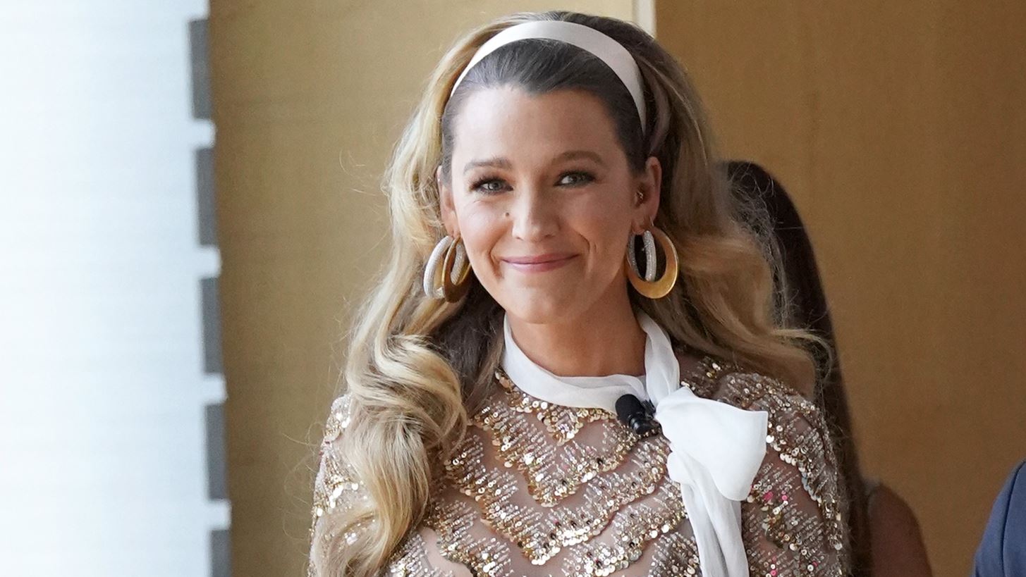&#x397; Blake Lively &#x3BC;&#x3B5; &#x3BC;&#x3B1;&#x3B3;&#x3B9;&#x3CC; 2 &#x3BC;&#x3AE;&#x3BD;&#x3B5;&#x3C2; &#x3BC;&#x3B5;&#x3C4;&#x3AC; &#x3C4;&#x3B7; &#x3B3;&#x3AD;&#x3BD;&#x3BD;&#x3B7;&#x3C3;&#x3B7; &#x3C4;&#x3BF;&#x3C5; 4&#x3BF;&#x3C5; &#x3C0;&#x3B1;&#x3B9;&#x3B4;&#x3B9;&#x3BF;&#x3CD; &#x3C4;&#x3B7;&#x3C2;