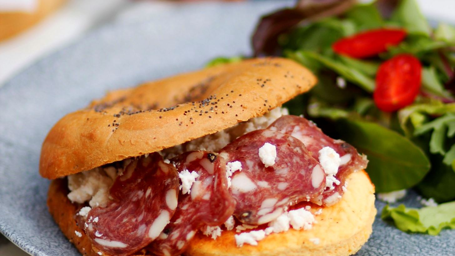 &#x391;&#x3C5;&#x3C4;&#x3CC;&#x3C2; &#x3B5;&#x3AF;&#x3BD;&#x3B1;&#x3B9; &#x3BF; &#x388;&#x3BB;&#x3BB;&#x3B7;&#x3BD;&#x3B1;&#x3C2; food blogger &#x3C0;&#x3BF;&#x3C5; &#x3C0;&#x3C1;&#x3AD;&#x3C0;&#x3B5;&#x3B9; &#x3BD;&#x3B1; &#x3B1;&#x3BA;&#x3BF;&#x3BB;&#x3BF;&#x3C5;&#x3B8;&#x3AE;&#x3C3;&#x3B5;&#x3B9;&#x3C2; &#x3C3;&#x3C4;&#x3BF; Instagram
