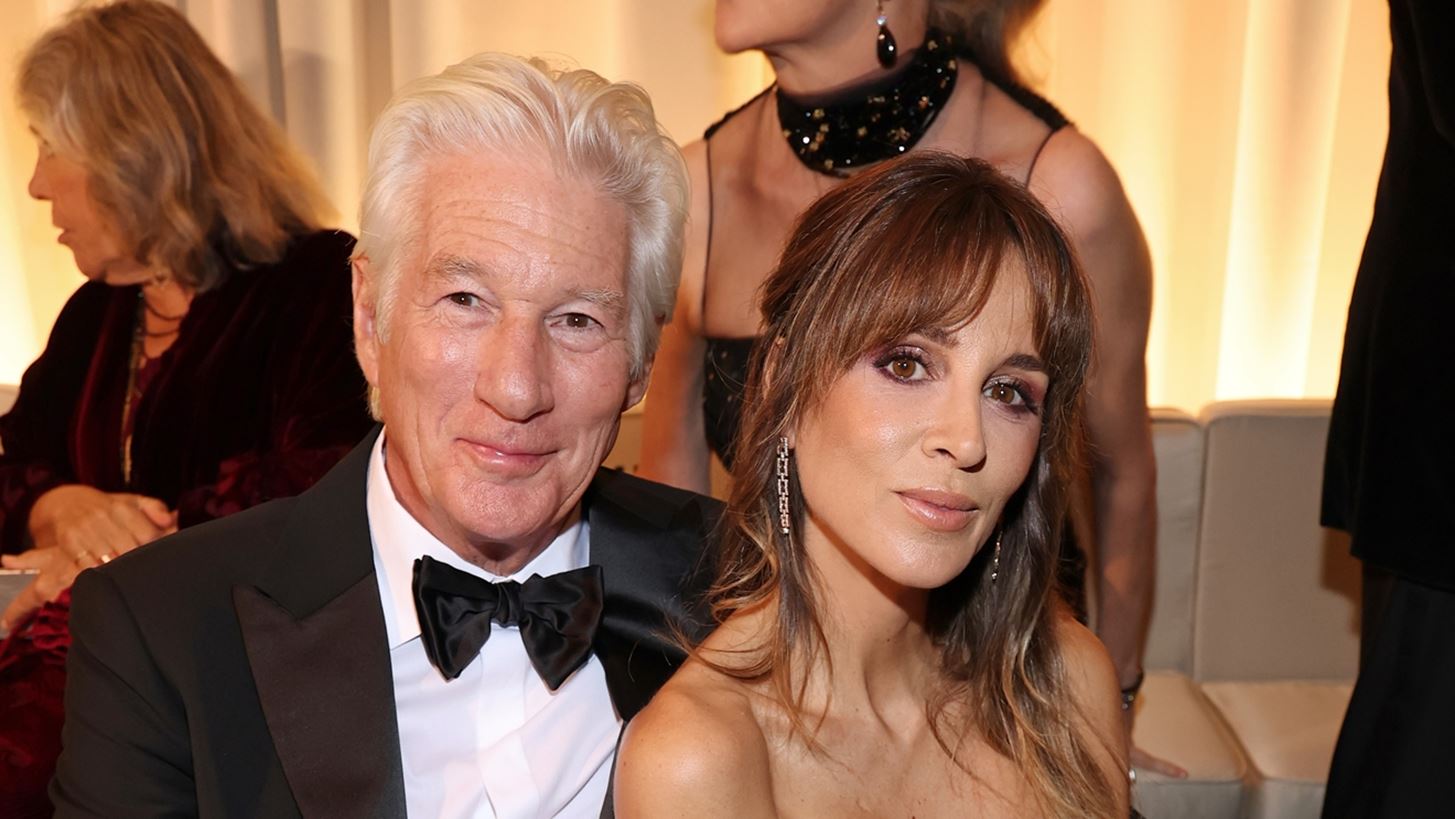 Richard Gere - Alejandra Silva | &#x395;&#x3C1;&#x3C9;&#x3C4;&#x3B5;&#x3C5;&#x3BC;&#x3AD;&#x3BD;&#x3BF;&#x3B9; &#x3BA;&#x3B1;&#x3B9; &#x3B5;&#x3BD;&#x3C4;&#x3C5;&#x3C0;&#x3C9;&#x3C3;&#x3B9;&#x3B1;&#x3BA;&#x3BF;&#x3AF; &#x3C3;&#x3C4;&#x3BF; front row &#x3C4;&#x3BF;&#x3C5; show &#x3C4;&#x3BF;&#x3C5; &#x3BF;&#x3AF;&#x3BA;&#x3BF;&#x3C5; Giorgio Armani