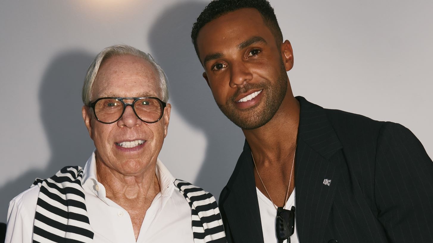 &#x39F; Tommy Hilfiger &#x3C4;&#x3B1;&#x3BE;&#x3AF;&#x3B4;&#x3B5;&#x3C8;&#x3B5; &#x3C3;&#x3C4;&#x3B7;&#x3BD; &#x39C;&#x3CD;&#x3BA;&#x3BF;&#x3BD;&#x3BF; &#x3B3;&#x3B9;&#x3B1; &#x3C4;&#x3B1; &#x3B5;&#x3B3;&#x3BA;&#x3B1;&#x3AF;&#x3BD;&#x3B9;&#x3B1; &#x3C4;&#x3BF;&#x3C5; &#x3BF;&#x3BC;&#x3CE;&#x3BD;&#x3C5;&#x3BC;&#x3BF;&#x3C5; &#x3BA;&#x3B1;&#x3C4;&#x3B1;&#x3C3;&#x3C4;&#x3AE;&#x3BC;&#x3B1;&#x3C4;&#x3BF;&#x3C2;