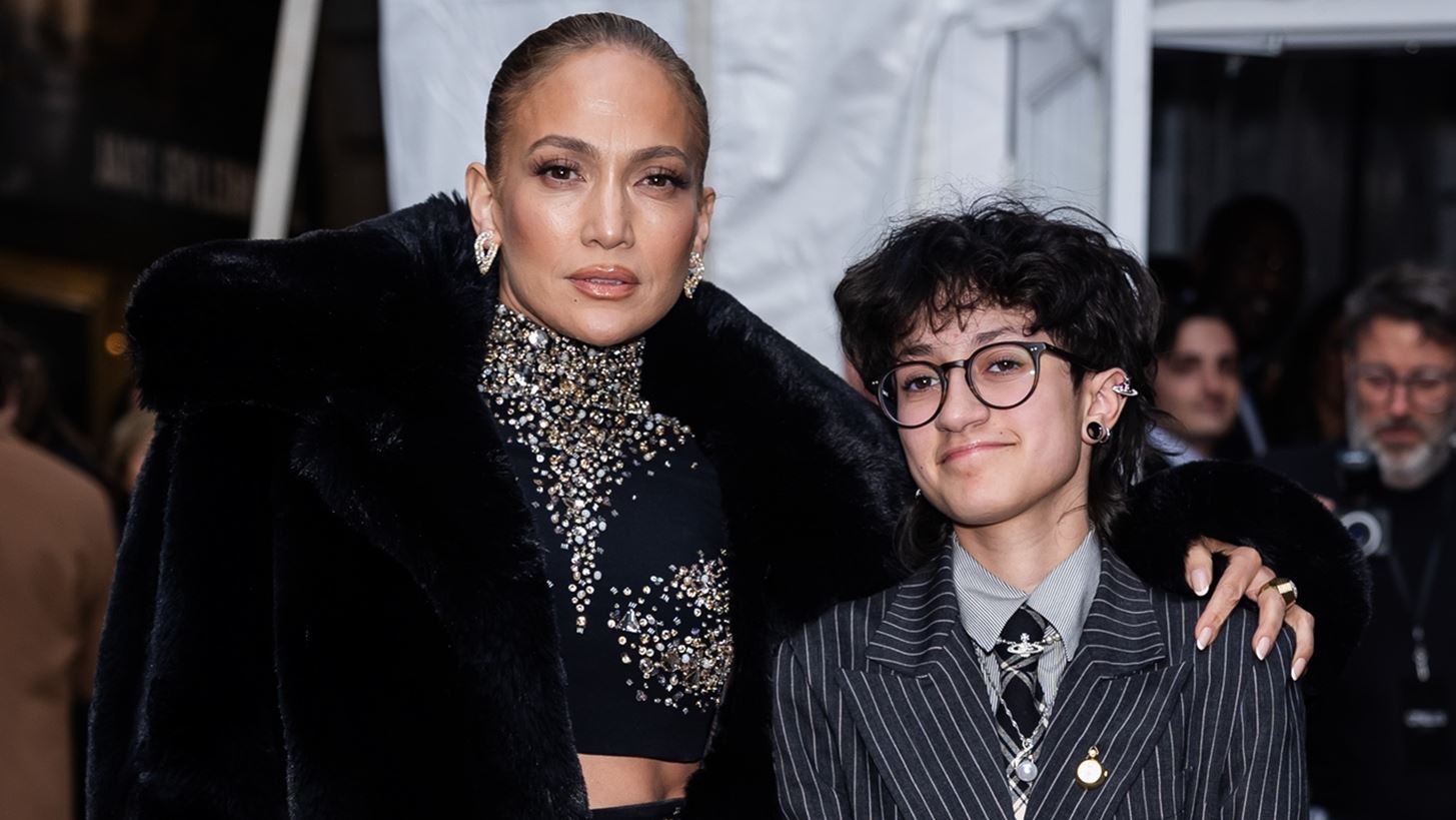 Jennifer Lopez | &#x397; &#x3B2;&#x3C1;&#x3B1;&#x3B4;&#x3B9;&#x3BD;&#x3AE; &#x3B5;&#x3BC;&#x3C6;&#x3AC;&#x3BD;&#x3B9;&#x3C3;&#x3B7; &#x3BC;&#x3B5; &#x3C4;&#x3BF; 17&#x3C7;&#x3C1;&#x3BF;&#x3BD;&#x3BF; non-binary &#x3C0;&#x3B1;&#x3B9;&#x3B4;&#x3AF; &#x3C4;&#x3B7;&#x3C2;, Emme