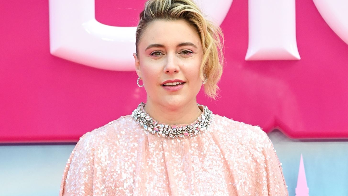 Greta Gerwig | &#x398;&#x3B1; &#x3B5;&#x3AF;&#x3BD;&#x3B1;&#x3B9; &#x3B7; &#x3C0;&#x3C1;&#x3CC;&#x3B5;&#x3B4;&#x3C1;&#x3BF;&#x3C2; &#x3C4;&#x3B7;&#x3C2; &#x3BA;&#x3C1;&#x3B9;&#x3C4;&#x3B9;&#x3BA;&#x3AE;&#x3C2; &#x3B5;&#x3C0;&#x3B9;&#x3C4;&#x3C1;&#x3BF;&#x3C0;&#x3AE;&#x3C2; &#x3C4;&#x3BF;&#x3C5; &#x3A6;&#x3B5;&#x3C3;&#x3C4;&#x3B9;&#x3B2;&#x3AC;&#x3BB; &#x39A;&#x3B1;&#x3BD;&#x3BD;&#x3CE;&#x3BD; &#x3B3;&#x3B9;&#x3B1; &#x3C4;&#x3BF; 2024