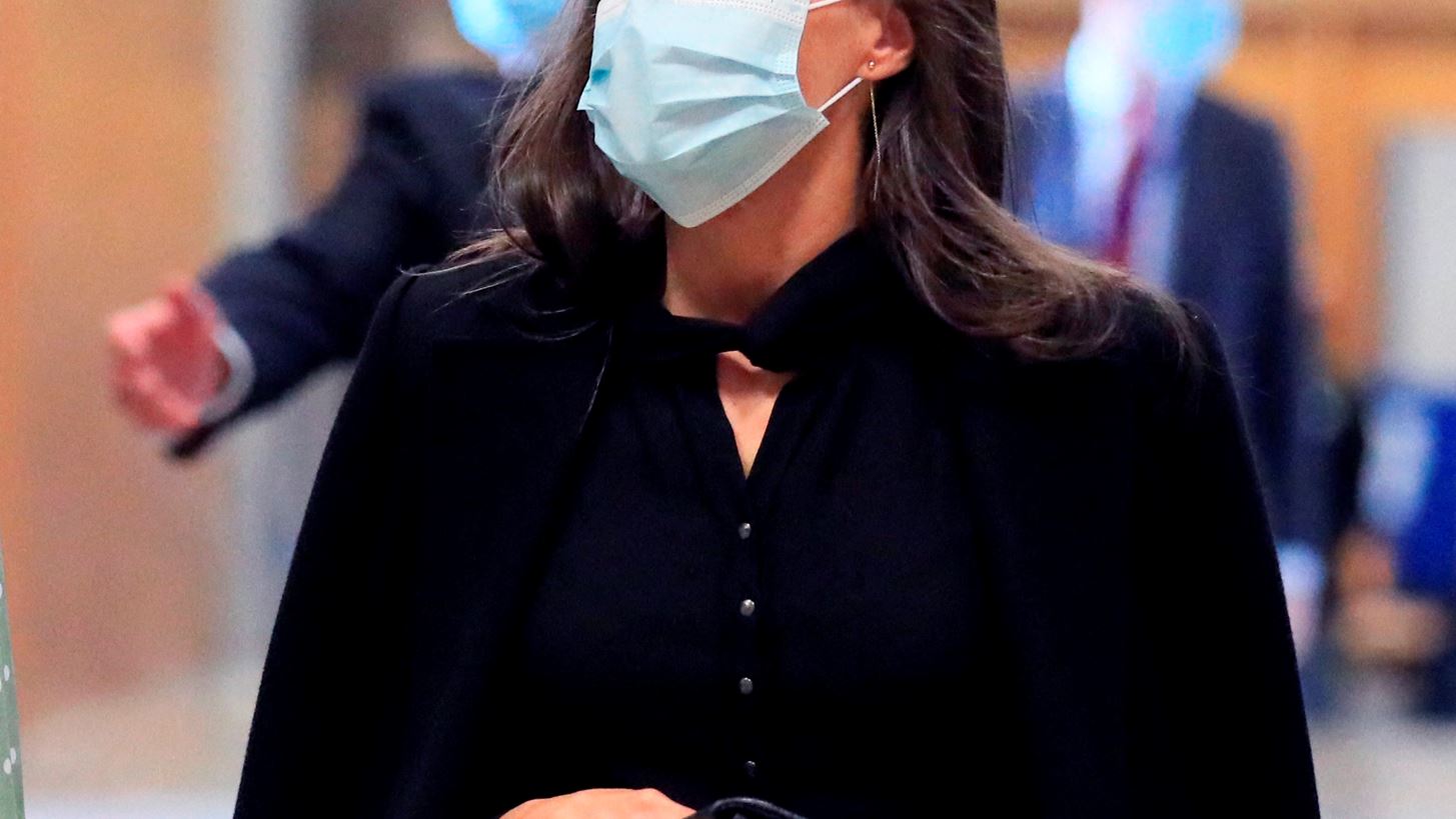 &#x397; &#x3B2;&#x3B1;&#x3C3;&#x3AF;&#x3BB;&#x3B9;&#x3C3;&#x3C3;&#x3B1; Letizia &#x3C6;&#x3CC;&#x3C1;&#x3B5;&#x3C3;&#x3B5; &#x3BE;&#x3B1;&#x3BD;&#x3AC; &#x3C4;&#x3B7;&#x3BD; &#x3B1;&#x3B3;&#x3B1;&#x3C0;&#x3B7;&#x3BC;&#x3AD;&#x3BD;&#x3B7; &#x3C4;&#x3B7;&#x3C2; &#x3C0;&#x3BB;&#x3B9;&#x3C3;&#x3AD; &#x3C6;&#x3BF;&#x3CD;&#x3C3;&#x3C4;&#x3B1;