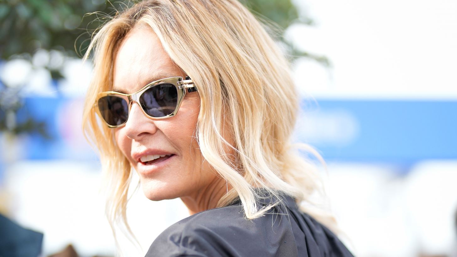 Elle Macpherson | &#x397; &quot;&#x3B1;&#x3B8;&#x3CC;&#x3C1;&#x3C5;&#x3B2;&#x3B7;&quot; &#x3BC;&#x3AC;&#x3C7;&#x3B7; &#x3BC;&#x3B5; &#x3C4;&#x3BF;&#x3BD; &#x3BA;&#x3B1;&#x3C1;&#x3BA;&#x3AF;&#x3BD;&#x3BF; &#x3C4;&#x3BF;&#x3C5; &#x3BC;&#x3B1;&#x3C3;&#x3C4;&#x3BF;&#x3CD; &#x3BA;&#x3B1;&#x3B9; &#x3B7; &#x3AC;&#x3C1;&#x3BD;&#x3B7;&#x3C3;&#x3AE; &#x3C4;&#x3B7;&#x3C2; &#x3BD;&#x3B1; &#x3C5;&#x3C0;&#x3BF;&#x3B2;&#x3BB;&#x3B7;&#x3B8;&#x3B5;&#x3AF; &#x3C3;&#x3B5; &#x3C7;&#x3B7;&#x3BC;&#x3B5;&#x3B9;&#x3BF;&#x3B8;&#x3B5;&#x3C1;&#x3B1;&#x3C0;&#x3B5;&#x3AF;&#x3B1;