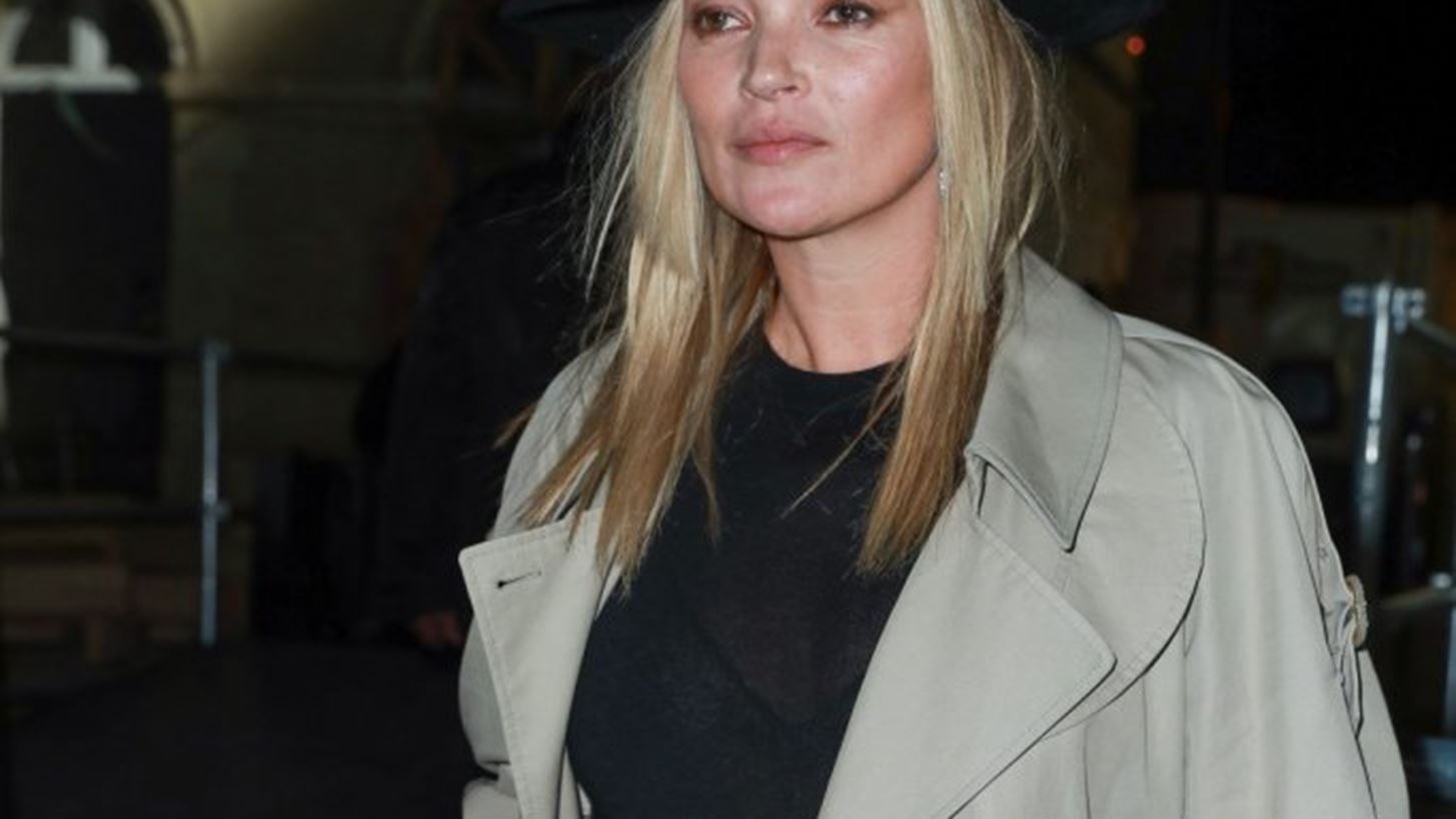 &#x397; Kate Moss &#x3C3;&#x3BF;&#x3CD; &#x3B4;&#x3B5;&#x3AF;&#x3C7;&#x3BD;&#x3B5;&#x3B9; &#x3C0;&#x3CE;&#x3C2; &#x3BD;&#x3B1; &#x3C6;&#x3BF;&#x3C1;&#x3AD;&#x3C3;&#x3B5;&#x3B9;&#x3C2; &#x3C4;&#x3BF; trench coat