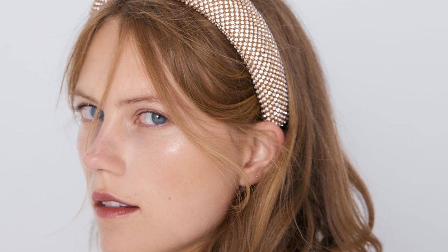 Το πιο stylish outfit καλεσμένης σε γάμο κοστίζει λιγότερο από 18 ευρώ