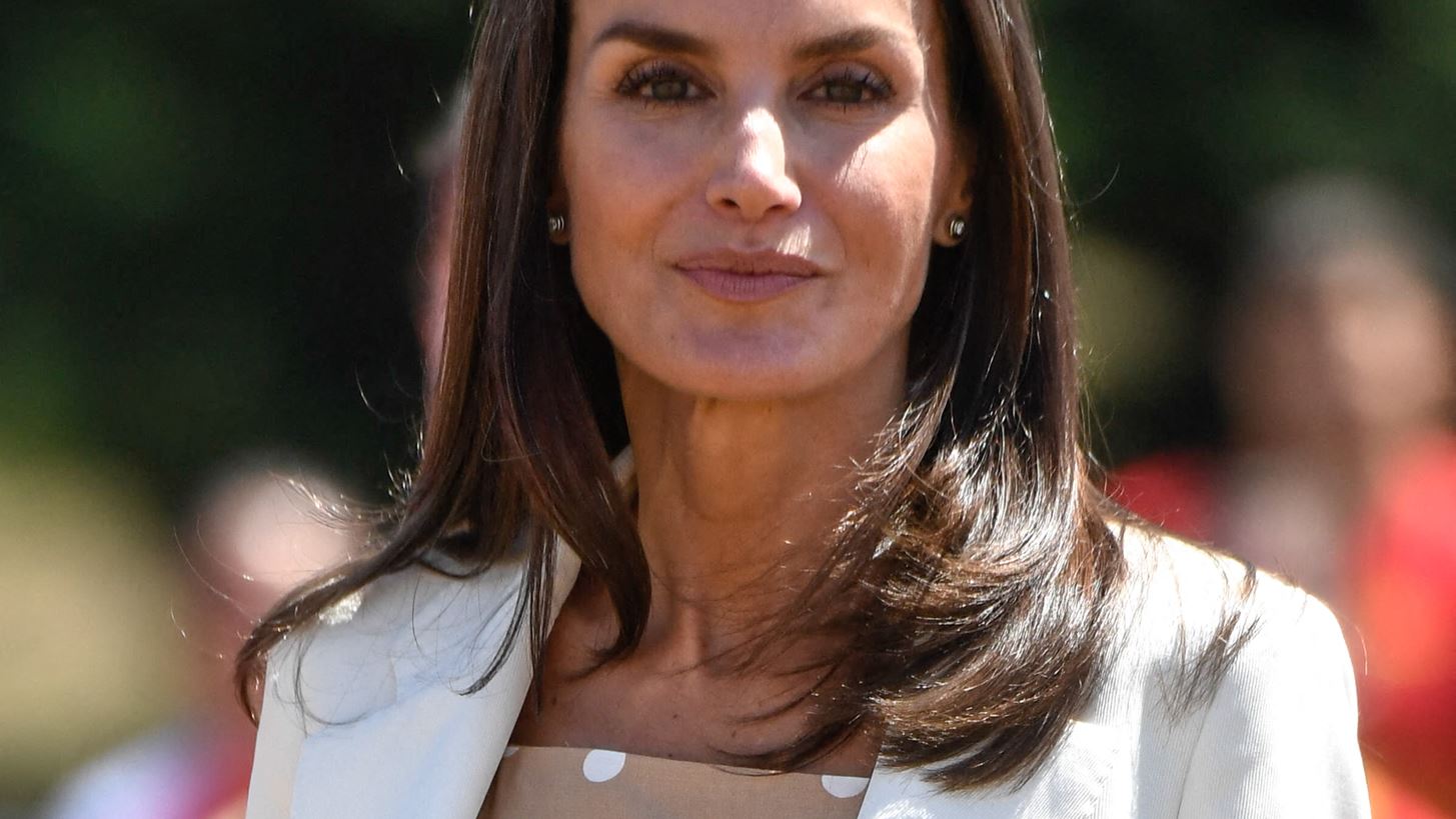 &#x3A0;&#x3CE;&#x3C2; &#x3C6;&#x3BF;&#x3C1;&#x3AC;&#x3B5;&#x3B9; &#x3C4;&#x3B7;&#x3BD; &#x3C0;&#x3BB;&#x3B9;&#x3C3;&#x3AD; &#x3C6;&#x3BF;&#x3CD;&#x3C3;&#x3C4;&#x3B1; &#x3B7; &#x3B2;&#x3B1;&#x3C3;&#x3AF;&#x3BB;&#x3B9;&#x3C3;&#x3C3;&#x3B1; Letizia;