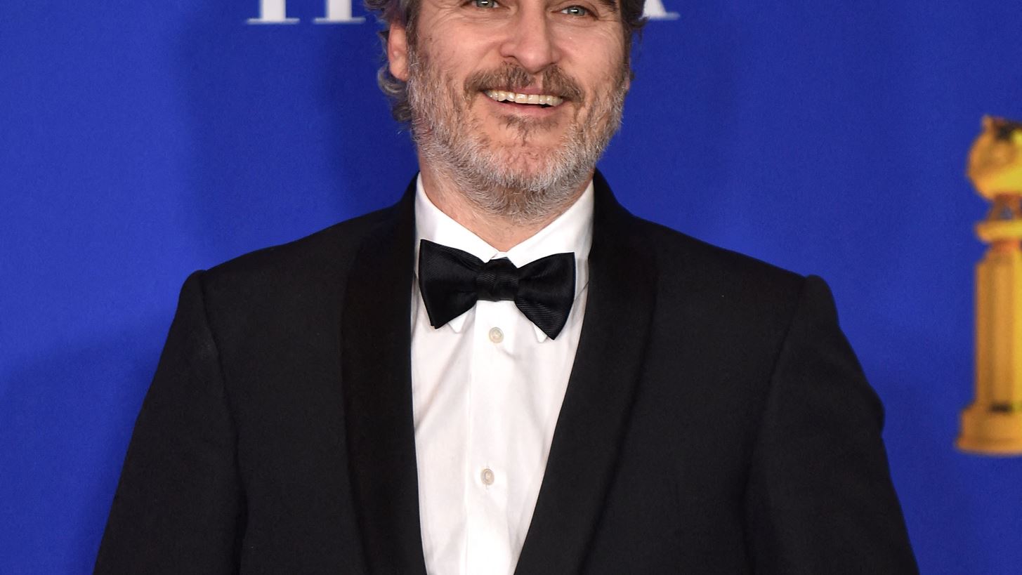 &#x397; &#x3B1;&#x3C0;&#x3CC;&#x3C6;&#x3B1;&#x3C3;&#x3B7; &#x3C4;&#x3BF;&#x3C5; Joaquin Phoenix &#x3BD;&#x3B1; &#x3C6;&#x3BF;&#x3C1;&#x3AC;&#x3B5;&#x3B9; &#x3C4;&#x3BF; &#x3AF;&#x3B4;&#x3B9;&#x3BF; &#x3BA;&#x3BF;&#x3C3;&#x3C4;&#x3BF;&#x3CD;&#x3BC;&#x3B9; &#x3C3;&#x3B5; &#x3CC;&#x3BB;&#x3B5;&#x3C2; &#x3C4;&#x3B9;&#x3C2; &#x3B1;&#x3C0;&#x3BF;&#x3BD;&#x3BF;&#x3BC;&#x3AD;&#x3C2; &#x3B2;&#x3C1;&#x3B1;&#x3B2;&#x3B5;&#x3AF;&#x3C9;&#x3BD;