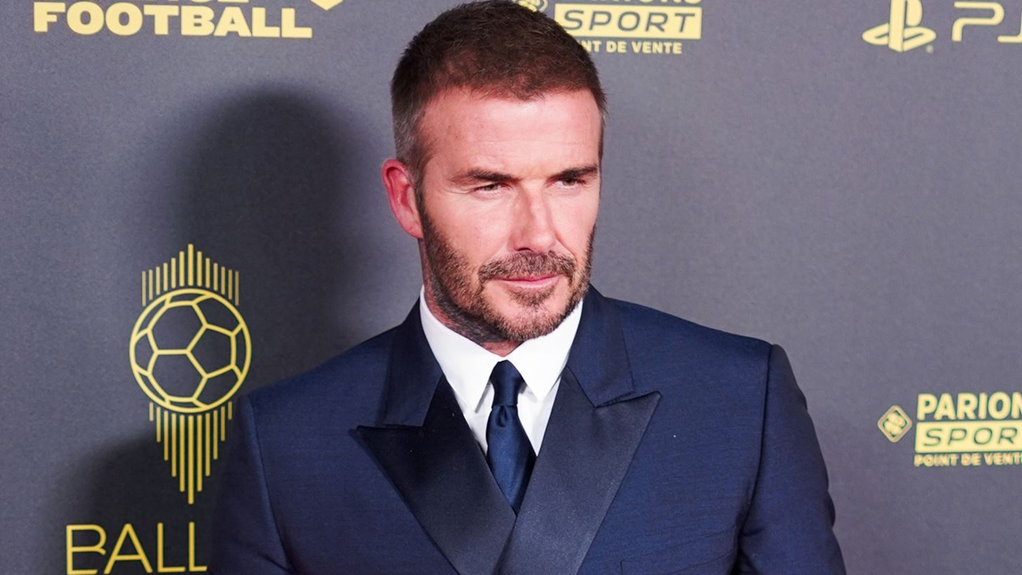 &#x39F; David Beckham &#x3B1;&#x3B3;&#x3B1;&#x3C0;&#x3AC; &#x3C4;&#x3B9;&#x3C2; &#x3B3;&#x3C5;&#x3BD;&#x3B1;&#x3AF;&#x3BA;&#x3B5;&#x3C2; &#x3BA;&#x3B1;&#x3B9; &#x3C4;&#x3BF; &#x3BC;&#x3AE;&#x3BD;&#x3C5;&#x3BC;&#x3AC; &#x3C4;&#x3BF;&#x3C5; &#x3B3;&#x3B9;&#x3B1; &#x3C4;&#x3B7;&#x3BD; &#x3A0;&#x3B1;&#x3B3;&#x3BA;&#x3CC;&#x3C3;&#x3BC;&#x3B9;&#x3B1; &#x397;&#x3BC;&#x3AD;&#x3C1;&#x3B1; &#x3C4;&#x3BF;&#x3C5;&#x3C2; &#x3C4;&#x3BF; &#x3B5;&#x3C0;&#x3B9;&#x3B2;&#x3B5;&#x3B2;&#x3B1;&#x3B9;&#x3CE;&#x3BD;&#x3B5;&#x3B9;