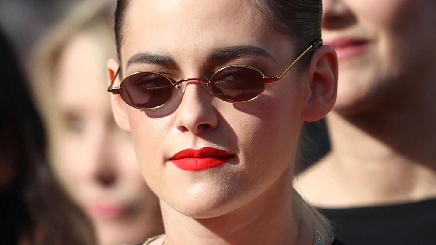 Kristen Stewart: &#x3A0;&#x3BF;&#x3B9;&#x3BF;&#x3B9; &#x3C4;&#x3B7;&#x3C2; &#x3B1;&#x3C0;&#x3B1;&#x3B3;&#x3CC;&#x3C1;&#x3B5;&#x3C5;&#x3C3;&#x3B1;&#x3BD; &#x3BD;&#x3B1; &#x3B4;&#x3B5;&#x3AF;&#x3C7;&#x3BD;&#x3B5;&#x3B9; &#x3C4;&#x3B7;&#x3BD; &#x3C3;&#x3B5;&#x3BE;&#x3BF;&#x3C5;&#x3B1;&#x3BB;&#x3B9;&#x3BA;&#x3CC;&#x3C4;&#x3B7;&#x3C4;&#x3AC; &#x3C4;&#x3B7;&#x3C2;;