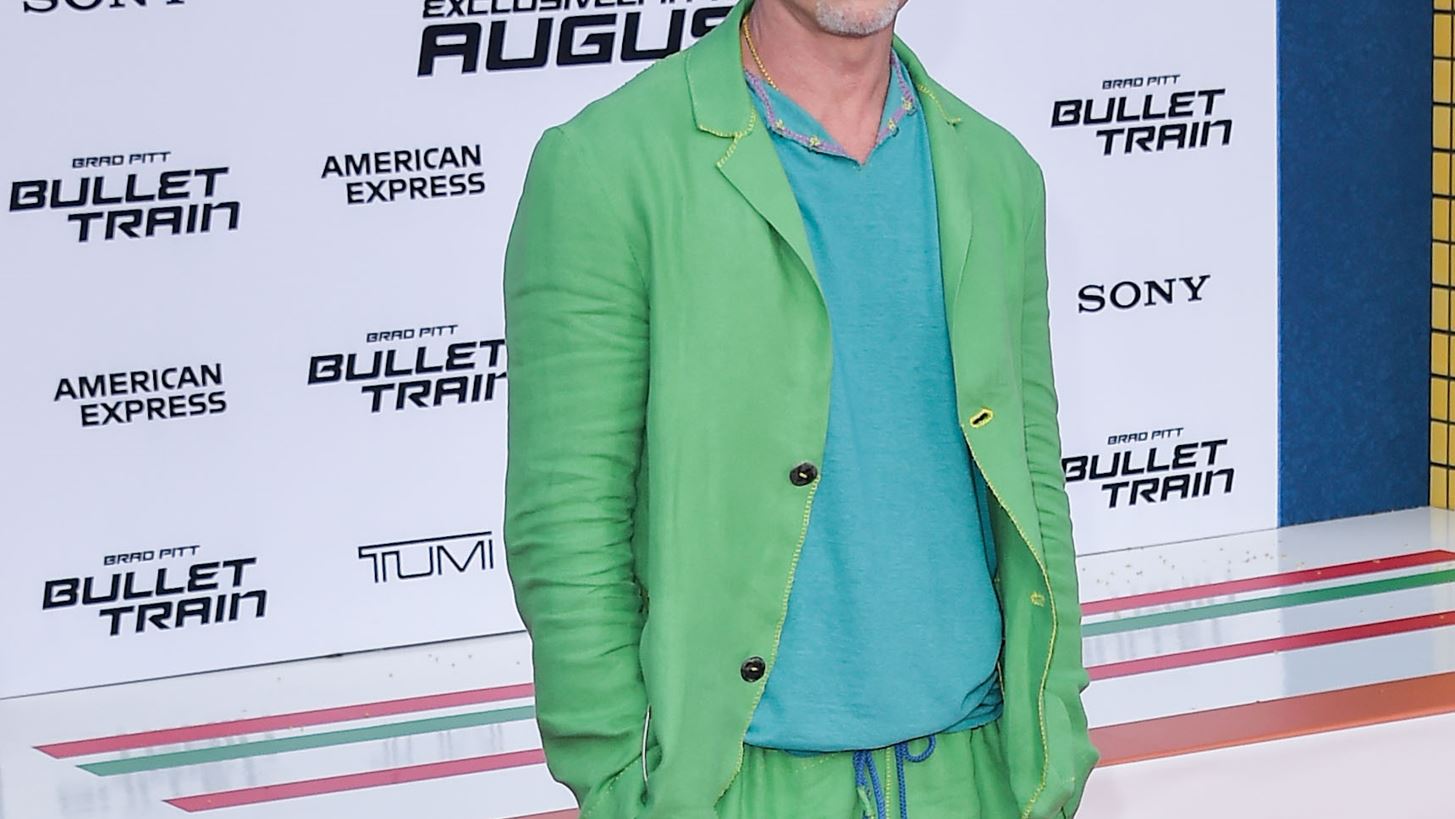 O Brad Pitt &#x3BA;&#x3AC;&#x3BD;&#x3B5;&#x3B9; &#x3C4;&#x3B1; &#x3C0;&#x3C1;&#x3CE;&#x3C4;&#x3B1; &#x3B2;&#x3AE;&#x3BC;&#x3B1;&#x3C4;&#x3B1; &quot;&#x3C3;&#x3C5;&#x3BD;&#x3C4;&#x3B1;&#x3BE;&#x3B9;&#x3BF;&#x3B4;&#x3CC;&#x3C4;&#x3B7;&#x3C3;&#x3B7;&#x3C2;&quot; &#x3BA;&#x3B1;&#x3B9; &#x3C6;&#x3B1;&#x3AF;&#x3BD;&#x3B5;&#x3C4;&#x3B1;&#x3B9; &#x3BD;&#x3B1; &#x3C4;&#x3BF; &#x3B1;&#x3C0;&#x3BF;&#x3BB;&#x3B1;&#x3BC;&#x3B2;&#x3AC;&#x3BD;&#x3B5;&#x3B9;
