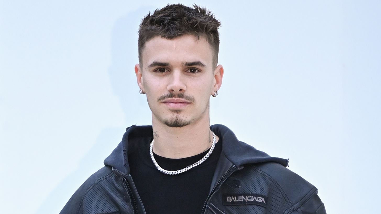 Romeo Beckham | &#x395;&#x3C1;&#x3C9;&#x3C4;&#x3B5;&#x3C5;&#x3BC;&#x3AD;&#x3BD;&#x3BF;&#x3C2; &#x3BE;&#x3B1;&#x3BD;&#x3AC;, &#x3BB;&#x3AF;&#x3B3;&#x3B5;&#x3C2; &#x3B7;&#x3BC;&#x3AD;&#x3C1;&#x3B5;&#x3C2; &#x3BC;&#x3B5;&#x3C4;&#x3AC; &#x3C4;&#x3BF;&#x3BD; &#x3C7;&#x3C9;&#x3C1;&#x3B9;&#x3C3;&#x3BC;&#x3CC; &#x3C4;&#x3BF;&#x3C5; &#x3B1;&#x3C0;&#x3CC; &#x3C4;&#x3B7;&#x3BD; Kim Turnbull