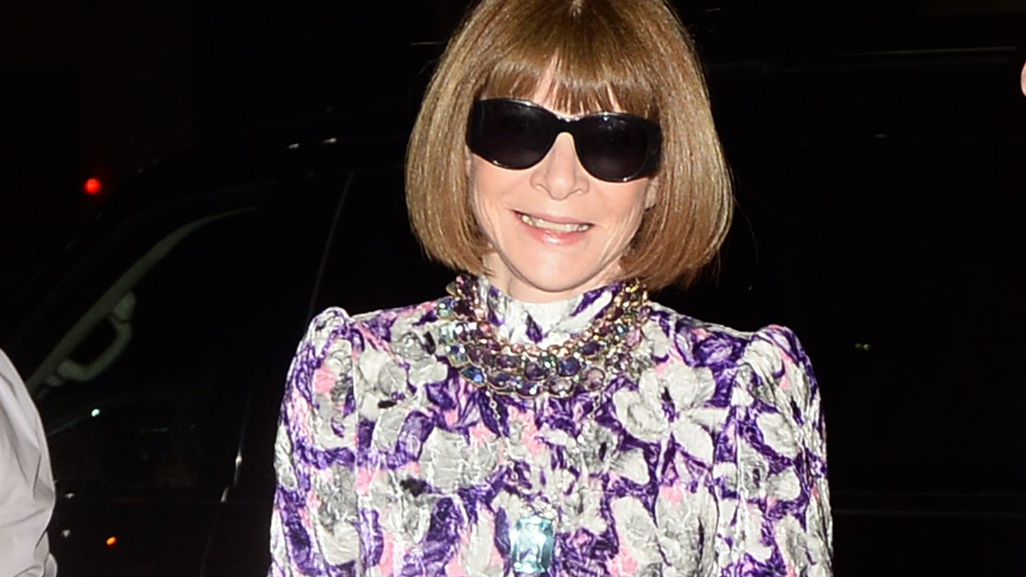 &#x397; Anna Wintour &#x3B1;&#x3BD;&#x3B1;&#x3B6;&#x3B7;&#x3C4;&#x3AC; &#x3B2;&#x3BF;&#x3B7;&#x3B8;&#x3CC; &#x3BA;&#x3B1;&#x3B9; &#x3C4;&#x3BF; &#x3C0;&#x3BF;&#x3C3;&#x3CC; &#x3C0;&#x3BF;&#x3C5; &#x3C0;&#x3C1;&#x3BF;&#x3C3;&#x3C6;&#x3AD;&#x3C1;&#x3B5;&#x3B9; &#x3B5;&#x3AF;&#x3BD;&#x3B1;&#x3B9; &#x3C3;&#x3C7;&#x3B5;&#x3B4;&#x3CC;&#x3BD; &#x3B5;&#x3BE;&#x3B1;&#x3C8;&#x3AE;&#x3C6;&#x3B9;&#x3BF;