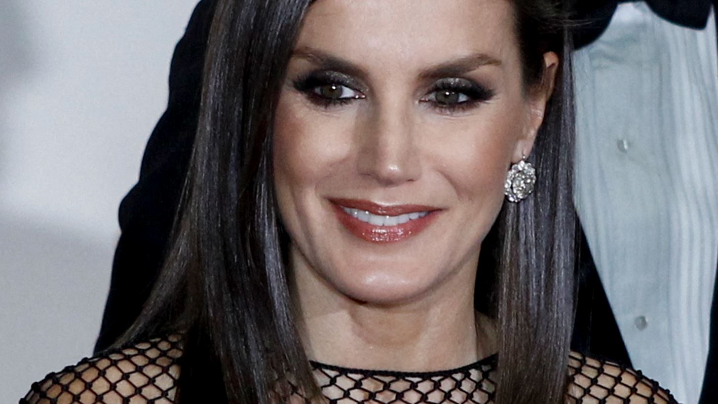 &#x397; &#x3B2;&#x3B1;&#x3C3;&#x3AF;&#x3BB;&#x3B9;&#x3C3;&#x3C3;&#x3B1; Letizia &#x3BC;&#x3B5; &#x3BC;&#x3B1;&#x3CD;&#x3C1;&#x3BF; &#x3C6;&#x3CC;&#x3C1;&#x3B5;&#x3BC;&#x3B1; &#x3C0;&#x3B9;&#x3BF; &#x3B5;&#x3BD;&#x3C4;&#x3C5;&#x3C0;&#x3C9;&#x3C3;&#x3B9;&#x3B1;&#x3BA;&#x3AE; &#x3B1;&#x3C0;&#x3CC; &#x3C0;&#x3BF;&#x3C4;&#x3AD;