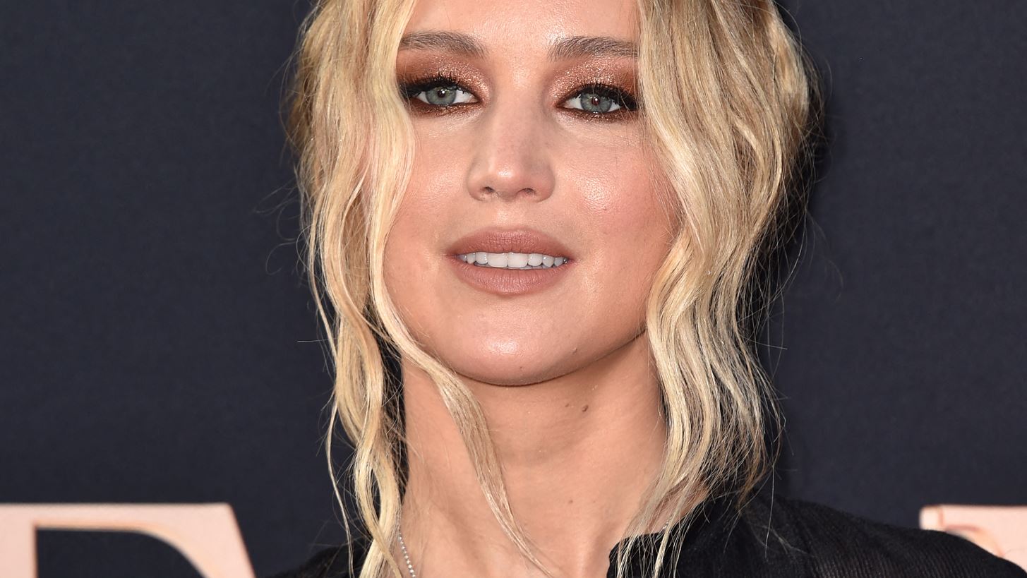 &#x397; Jennifer Lawrence &#x3C0;&#x3BF;&#x3C5;&#x3BB;&#x3AC; &#x3C4;&#x3BF; &#x3C0;&#x3BF;&#x3BB;&#x3C5;&#x3C4;&#x3B5;&#x3BB;&#x3AD;&#x3C2; &#x3C1;&#x3B5;&#x3C4;&#x3B9;&#x3C1;&#x3AD; &#x3C4;&#x3B7;&#x3C2; &#x3C3;&#x3C4;&#x3B7; &#x39D;&#x3AD;&#x3B1; &#x3A5;&#x3CC;&#x3C1;&#x3BA;&#x3B7;