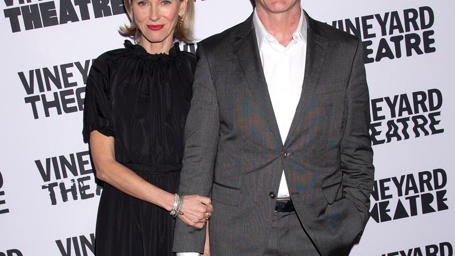 &#x3A0;&#x3B1;&#x3BD;&#x3C4;&#x3C1;&#x3B5;&#x3CD;&#x3C4;&#x3B7;&#x3BA;&#x3B1;&#x3BD; &#x3B7; Naomi Watts &#x3BC;&#x3B5; &#x3C4;&#x3BF;&#x3BD; Billy Crudup;