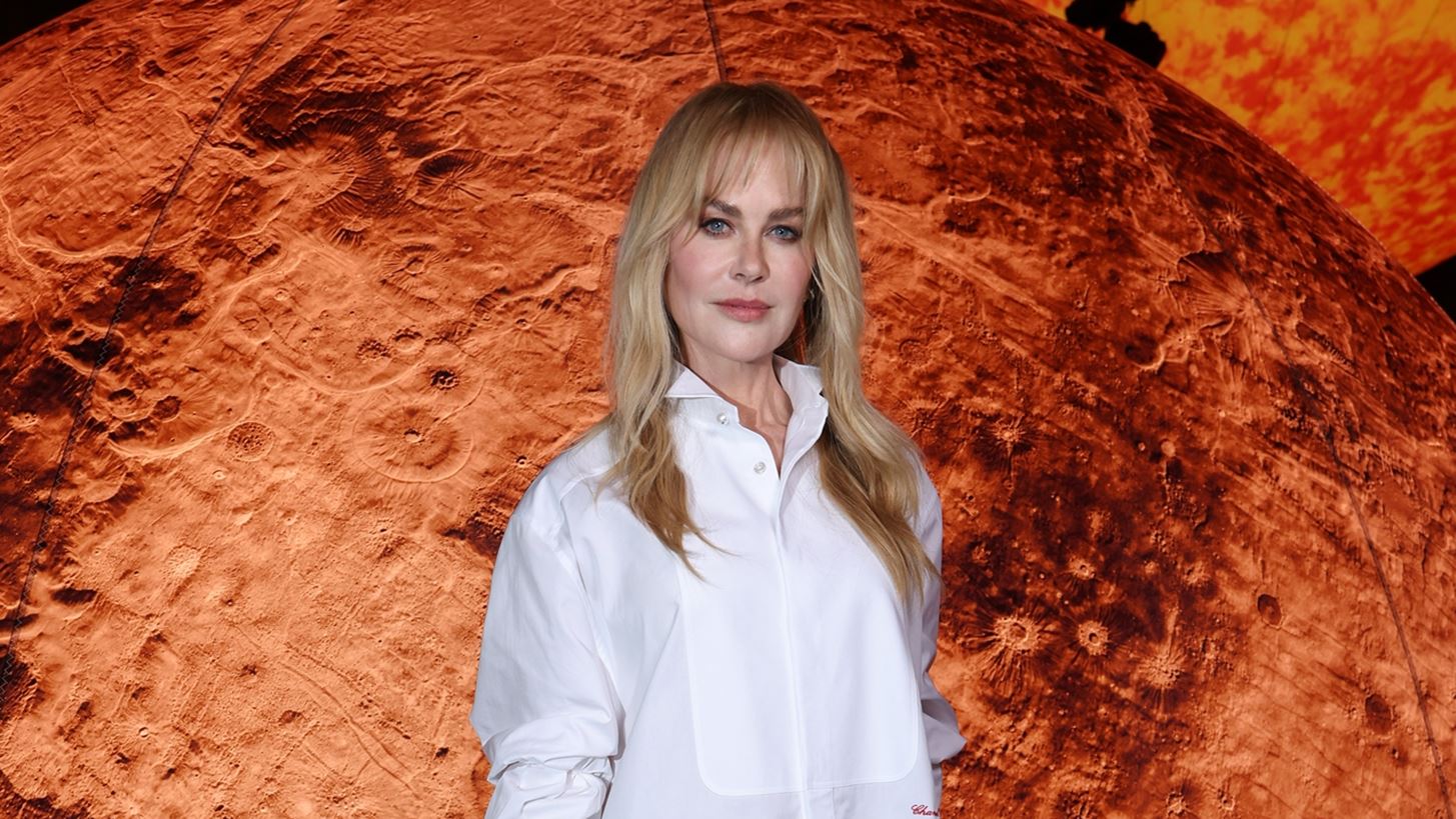 Nicole Kidman | &#x397; &#x3B5;&#x3BC;&#x3C6;&#x3AC;&#x3BD;&#x3B9;&#x3C3;&#x3B7; &#x3BC;&#x3B5; &#x3C4;&#x3B9;&#x3C2; &#x3BA;&#x3CC;&#x3C1;&#x3B5;&#x3C2; &#x3C4;&#x3B7;&#x3C2; &#x3C3;&#x3C4;&#x3B7;&#x3BD; Paris Fashion Week &#x3BA;&#x3B1;&#x3B9; &#x3BF; &#x3BD;&#x3AD;&#x3BF;&#x3C2; &#x3C1;&#x3CC;&#x3BB;&#x3BF;&#x3C2; &#x3BC;&#x3B5;&#x3C4;&#x3AC; &#x3C4;&#x3BF;&#x3BD; &#x3C7;&#x3C9;&#x3C1;&#x3B9;&#x3C3;&#x3BC;&#x3CC; &#x3B1;&#x3C0;&#x3CC; &#x3C4;&#x3BF;&#x3BD; Keith Urban