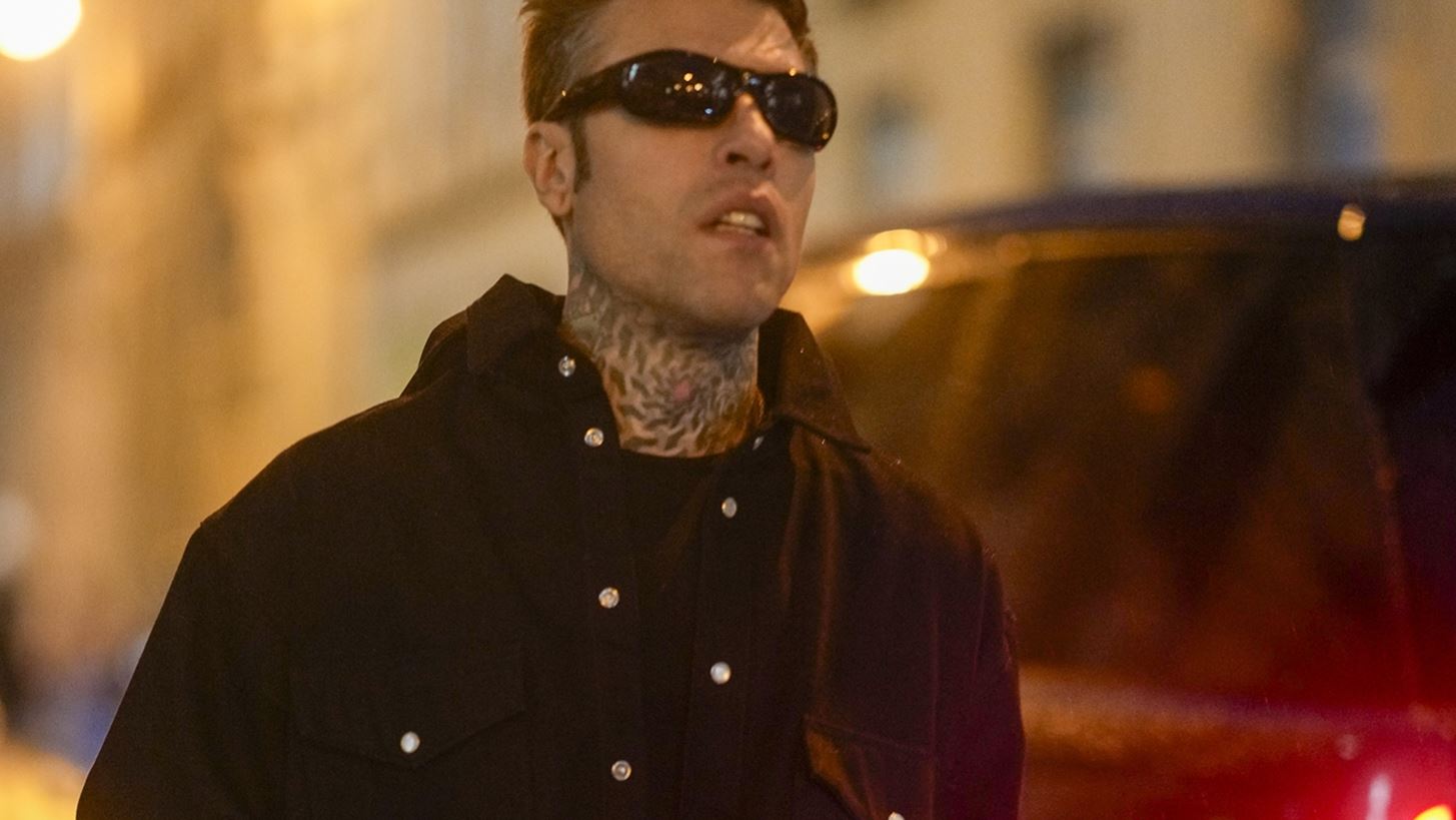 Fedez | &#x39E;&#x3B1;&#x3BD;&#x3AC; &#x3B5;&#x3C1;&#x3C9;&#x3C4;&#x3B5;&#x3C5;&#x3BC;&#x3AD;&#x3BD;&#x3BF;&#x3C2; &#x3BC;&#x3B5;&#x3C4;&#x3AC; &#x3C4;&#x3BF; &#x3B4;&#x3B9;&#x3B1;&#x3B6;&#x3CD;&#x3B3;&#x3B9;&#x3CC; &#x3C4;&#x3BF;&#x3C5; &#x3B1;&#x3C0;&#x3CC; &#x3C4;&#x3B7;&#x3BD; Chiara Ferragni - &#x3A0;&#x3BF;&#x3B9;&#x3B1; &#x3B5;&#x3AF;&#x3BD;&#x3B1;&#x3B9; &#x3B7; &#x3B3;&#x3C5;&#x3BD;&#x3B1;&#x3AF;&#x3BA;&#x3B1; &#x3C0;&#x3BF;&#x3C5; &#x3C4;&#x3BF;&#x3C5; &quot;&#x3AD;&#x3BA;&#x3BB;&#x3B5;&#x3C8;&#x3B5;&quot; &#x3C4;&#x3B7;&#x3BD; &#x3BA;&#x3B1;&#x3C1;&#x3B4;&#x3B9;&#x3AC;