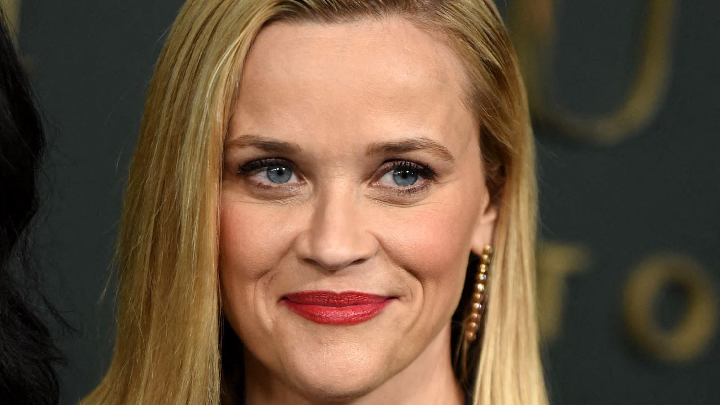 &#x397; Reese Witherspoon &#x3B1;&#x3BD;&#x3AC;&#x3C1;&#x3C4;&#x3B7;&#x3C3;&#x3B5; &#x3C4;&#x3B7;&#x3BD; &#x3C0;&#x3B9;&#x3BF; cute &#x3C6;&#x3C9;&#x3C4;&#x3BF;&#x3B3;&#x3C1;&#x3B1;&#x3C6;&#x3AF;&#x3B1; &#x3BC;&#x3B5; &#x3C4;&#x3BF;&#x3BD; &#x3C3;&#x3BA;&#x3CD;&#x3BB;&#x3BF; &#x3C4;&#x3B7;&#x3C2;