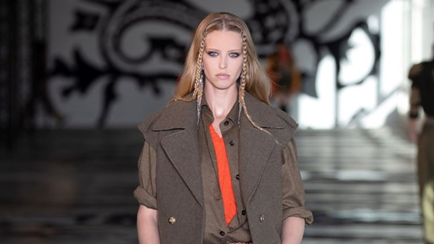 MFW | T&#x3BF; &#x3C7;&#x3C4;&#x3AD;&#x3BD;&#x3B9;&#x3C3;&#x3BC;&#x3B1; &#x3B1;&#x3C0;&#x3CC; &#x3C4;&#x3B1; catwalks &#x3C0;&#x3BF;&#x3C5; &#x3B8;&#x3B1; &#x3BA;&#x3AC;&#x3BD;&#x3B5;&#x3B9;&#x3C2; &#x3BE;&#x3B1;&#x3BD;&#x3AC; &#x3BA;&#x3B1;&#x3B9; &#x3BE;&#x3B1;&#x3BD;&#x3AC;