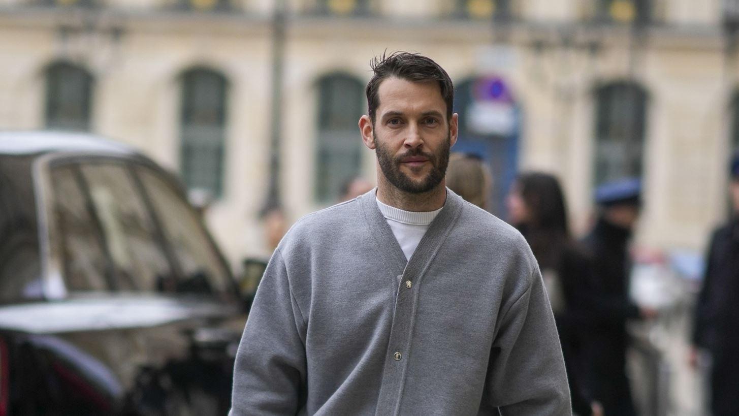 &#x39F; Simon Porte Jacquemus &#x3B1;&#x3BD;&#x3B1;&#x3BA;&#x3BF;&#x3AF;&#x3BD;&#x3C9;&#x3C3;&#x3B5; &#x3CC;&#x3C4;&#x3B9; &#x3AD;&#x3B3;&#x3B9;&#x3BD;&#x3B5; &#x3C0;&#x3B1;&#x3C4;&#x3AD;&#x3C1;&#x3B1;&#x3C2; &#x3B4;&#x3CD;&#x3BF; &#x3C0;&#x3B1;&#x3B9;&#x3B4;&#x3B9;&#x3CE;&#x3BD;