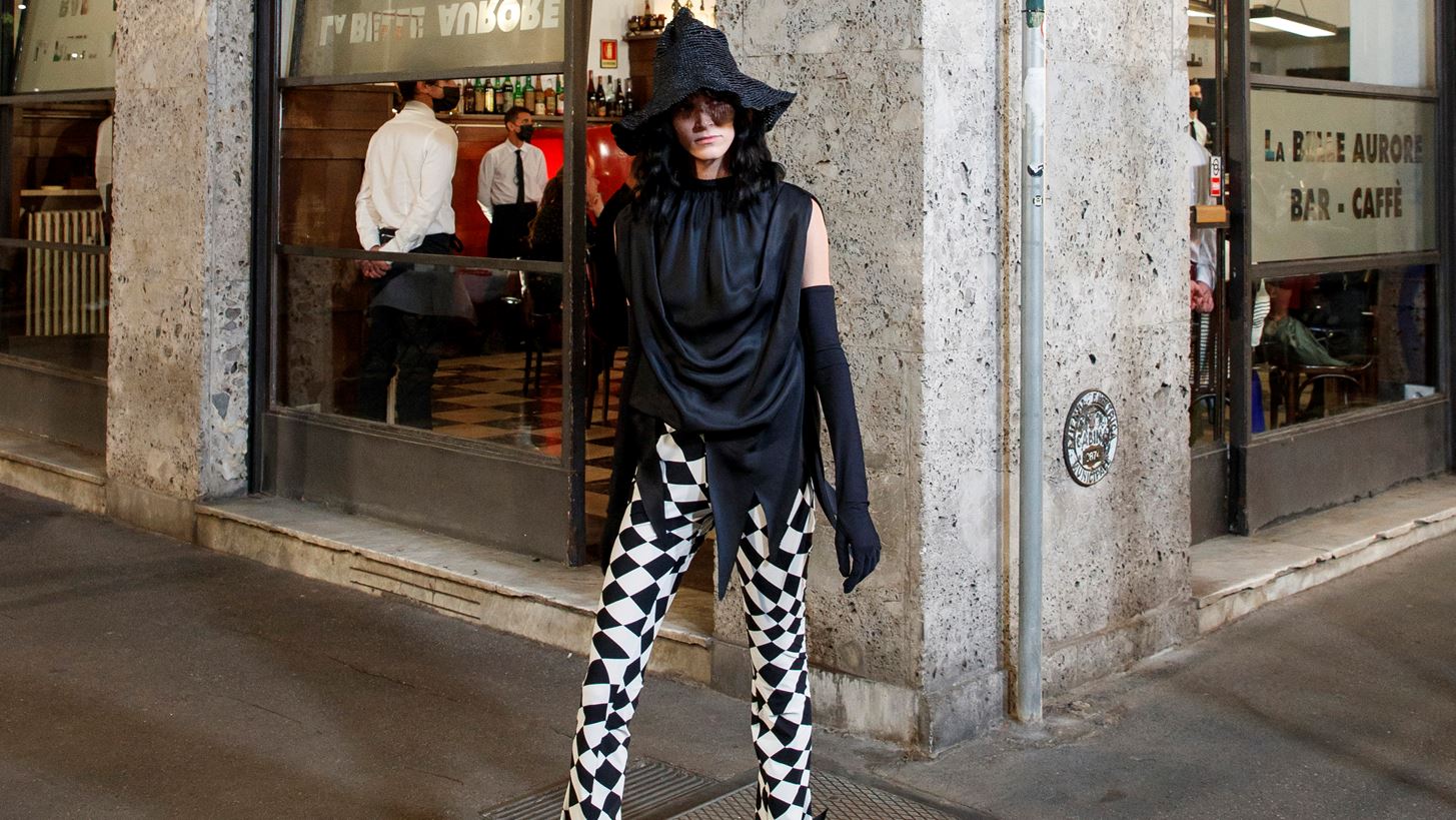 MM6 Maison Margiela | H &#x3BD;&#x3AD;&#x3B1; &#x3C3;&#x3C5;&#x3BB;&#x3BB;&#x3BF;&#x3B3;&#x3AE; &#x3BF;&#x3C1;&#x3AF;&#x3B6;&#x3B5;&#x3B9; &#x3C4;&#x3B7;&#x3BD; &#x3B1;&#x3BD;&#x3C4;&#x3B9;&#x3C3;&#x3C5;&#x3BC;&#x3B2;&#x3B1;&#x3C4;&#x3B9;&#x3BA;&#x3AE; &#x3C0;&#x3BF;&#x3BB;&#x3C5;&#x3C4;&#x3AD;&#x3BB;&#x3B5;&#x3B9;&#x3B1; &#x3C4;&#x3B7;&#x3C2; &#x3BD;&#x3AD;&#x3B1;&#x3C2; &#x3C3;&#x3B5;&#x3B6;&#x3CC;&#x3BD;