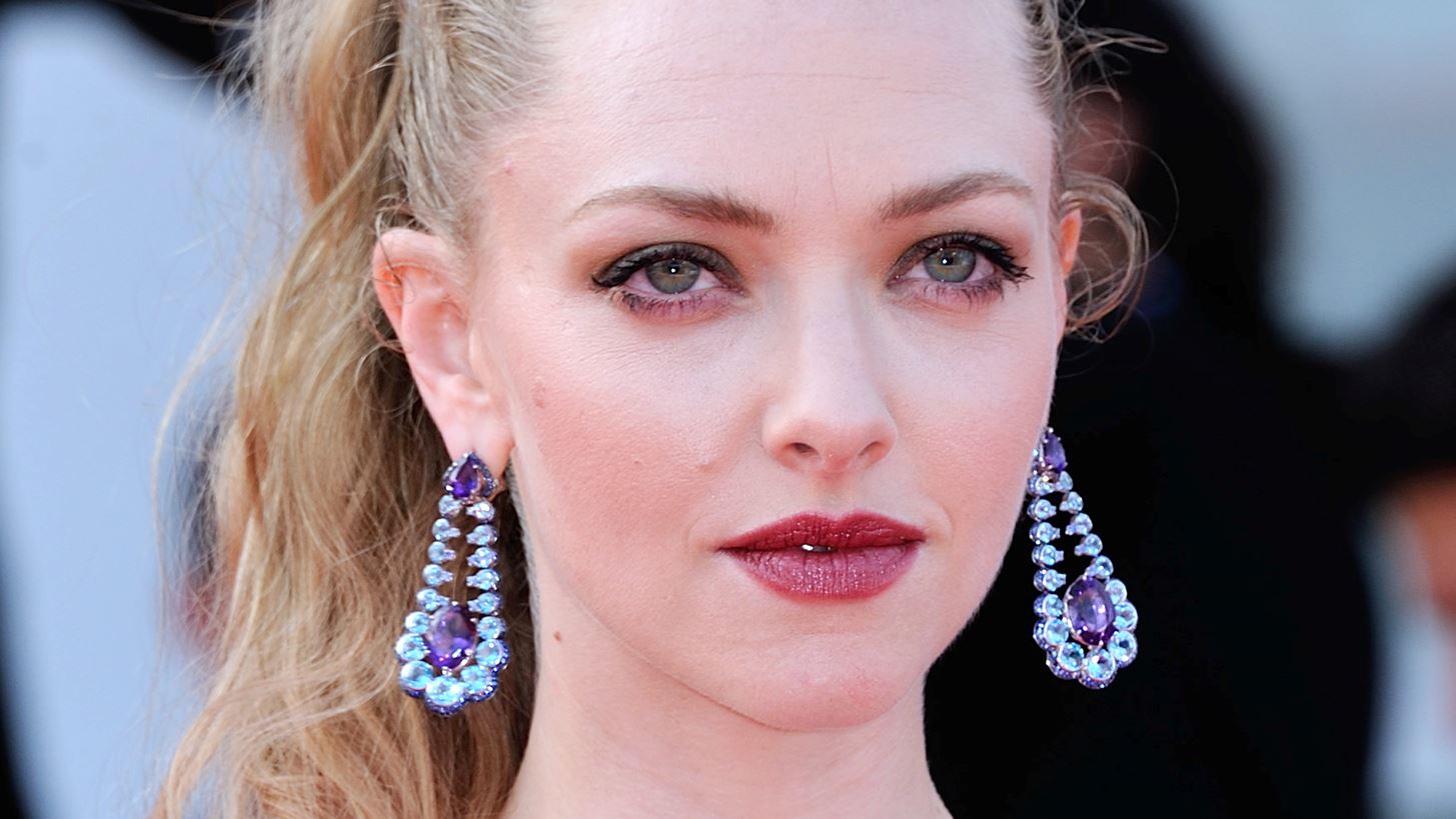 Amanda Seyfried: &#x397; &#x3C3;&#x3C5;&#x3BC;&#x3B2;&#x3BF;&#x3C5;&#x3BB;&#x3AE; &#x3C4;&#x3B7;&#x3C2; &#x3C3;&#x3C4;&#x3B9;&#x3C2; &#x3B3;&#x3C5;&#x3BD;&#x3B1;&#x3AF;&#x3BA;&#x3B5;&#x3C2; &#x3C0;&#x3BF;&#x3C5; &#x3B4;&#x3BF;&#x3C5;&#x3BB;&#x3B5;&#x3CD;&#x3BF;&#x3C5;&#x3BD; &#x3BC;&#x3B5; &#x3C4;&#x3BF;&#x3C5;&#x3C2; &#x3C0;&#x3C1;&#x3CE;&#x3B7;&#x3BD; &#x3C4;&#x3BF;&#x3C5;&#x3C2;