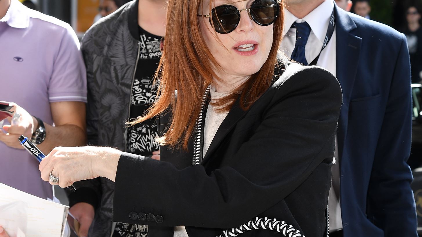 &#x39F; 22&#x3C7;&#x3C1;&#x3BF;&#x3BD;&#x3BF;&#x3C2; &#x3B3;&#x3B9;&#x3BF;&#x3C2; &#x3C4;&#x3B7;&#x3C2; Julianne Moore, Caleb, &#x3B5;&#x3AF;&#x3BD;&#x3B1;&#x3B9; ginger &#x3CC;&#x3C0;&#x3C9;&#x3C2; &#x3B5;&#x3BA;&#x3B5;&#x3AF;&#x3BD;&#x3B7; &#x3BA;&#x3B1;&#x3B9; &#x3C4;&#x3B7;&#x3C2; &#x3BC;&#x3BF;&#x3B9;&#x3AC;&#x3B6;&#x3B5;&#x3B9; &#x3B5;&#x3BE;&#x3C9;&#x3C6;&#x3C1;&#x3B5;&#x3BD;&#x3B9;&#x3BA;&#x3AC;