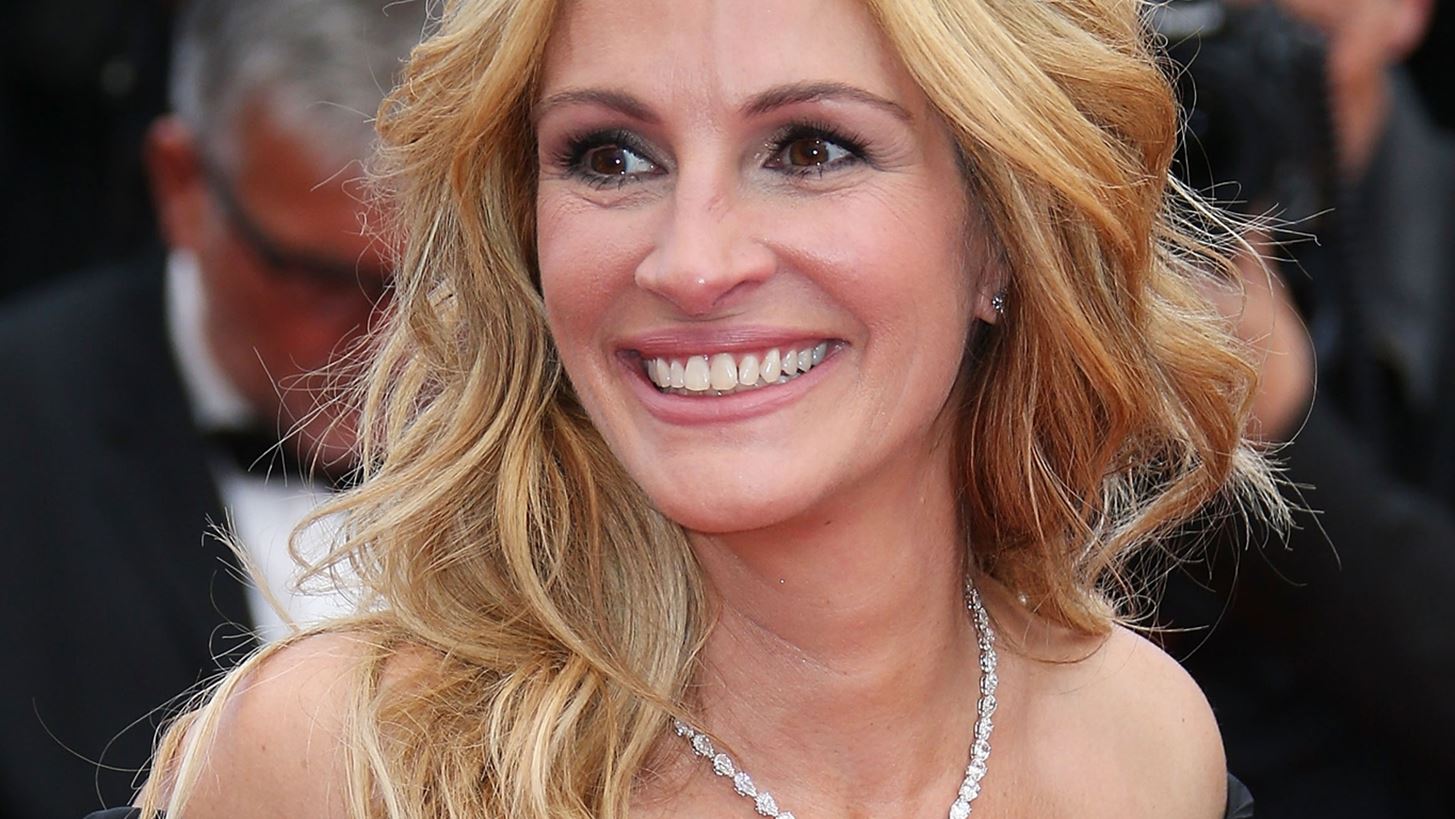Julia Roberts | &#x397; &#x3C3;&#x3C4;&#x3B1;&#x3C1; &#x3C0;&#x3BF;&#x3C5; &quot;&#x3AD;&#x3C3;&#x3C0;&#x3B1;&#x3C3;&#x3B5;&quot; &#x3C0;&#x3C1;&#x3CE;&#x3C4;&#x3B7; &#x3C4;&#x3BF;&#x3BD; &#x3AC;&#x3B3;&#x3C1;&#x3B1;&#x3C6;&#x3BF; &#x3BD;&#x3CC;&#x3BC;&#x3BF; &#x3C4;&#x3BF;&#x3C5; &#x3A6;&#x3B5;&#x3C3;&#x3C4;&#x3B9;&#x3B2;&#x3AC;&#x3BB; &#x39A;&#x3B1;&#x3BD;&#x3BD;&#x3CE;&#x3BD;