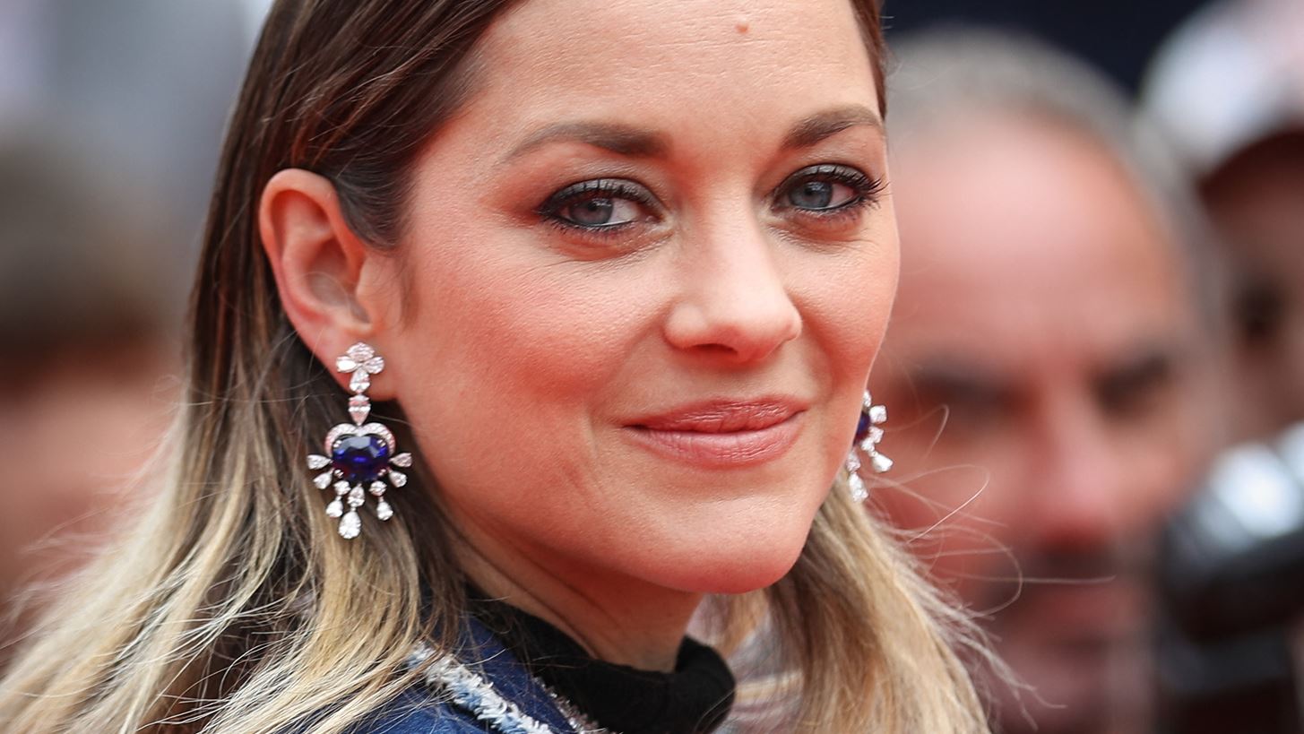 &#x397; &#x3C3;&#x3C0;&#x3AC;&#x3BD;&#x3B9;&#x3B1; &#x3B5;&#x3BC;&#x3C6;&#x3AC;&#x3BD;&#x3B9;&#x3C3;&#x3B7; &#x3C4;&#x3B7;&#x3C2; Marion Cotillard &#x3BC;&#x3B5; &#x3C4;&#x3BF;&#x3BD; &#x3C3;&#x3CD;&#x3B6;&#x3C5;&#x3B3;&#x3BF; &#x3C4;&#x3B7;&#x3C2;
