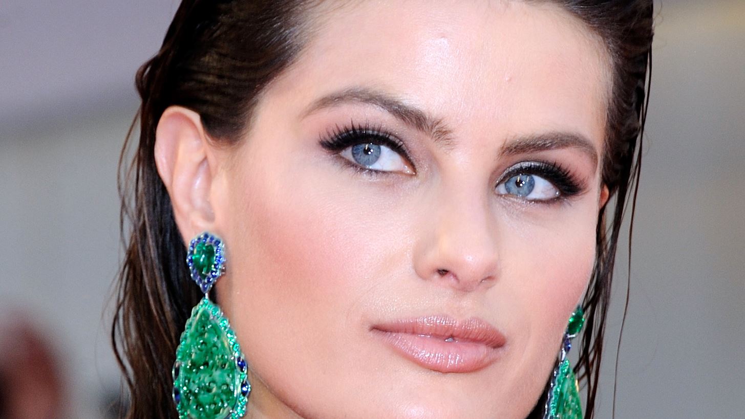 Isabeli Fontana: &#x38C;&#x3C3;&#x3B1; &#x3B1;&#x3C0;&#x3BF;&#x3BA;&#x3AC;&#x3BB;&#x3C5;&#x3C8;&#x3B5; &#x3B3;&#x3B9;&#x3B1; &#x3C4;&#x3B9;&#x3C2; &#x3B1;&#x3B9;&#x3C3;&#x3B8;&#x3B7;&#x3C4;&#x3B9;&#x3BA;&#x3AD;&#x3C2; &#x3B5;&#x3C0;&#x3B5;&#x3BC;&#x3B2;&#x3AC;&#x3C3;&#x3B5;&#x3B9;&#x3C2;