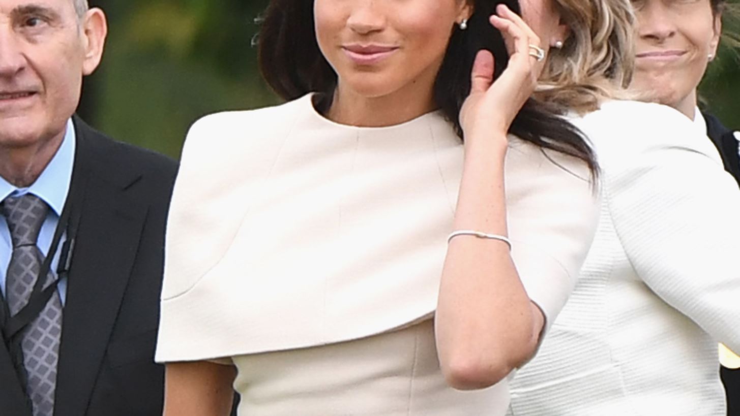 &#x397; Meghan Markle &#x3B3;&#x3AF;&#x3BD;&#x3B5;&#x3C4;&#x3B1;&#x3B9; &#x3B7; &#x3C0;&#x3C1;&#x3CE;&#x3C4;&#x3B7; &#x3B3;&#x3B1;&#x3BB;&#x3B1;&#x3B6;&#x3BF;&#x3B1;&#x3AF;&#x3BC;&#x3B1;&#x3C4;&#x3B7; &#x3C5;&#x3C0;&#x3BF;&#x3C8;&#x3AE;&#x3C6;&#x3B9;&#x3B1; &#x3B3;&#x3B9;&#x3B1; Teen Choice Award