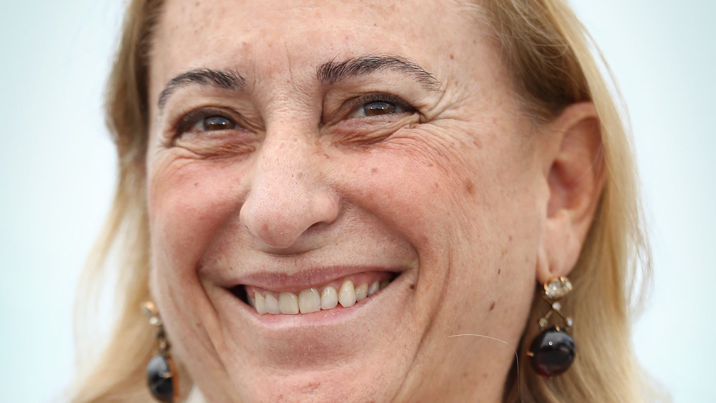 &#x397; Miuccia Prada &#x3B8;&#x3B1; &#x3BB;&#x3AC;&#x3B2;&#x3B5;&#x3B9; &#x3C4;&#x3B7;&#x3BD; &#x3BC;&#x3B5;&#x3B3;&#x3B1;&#x3BB;&#x3CD;&#x3C4;&#x3B5;&#x3C1;&#x3B7; &#x3B4;&#x3B9;&#x3AC;&#x3BA;&#x3C1;&#x3B9;&#x3C3;&#x3B7; &#x3C3;&#x3C4;&#x3B1; Fashion Awards 2018