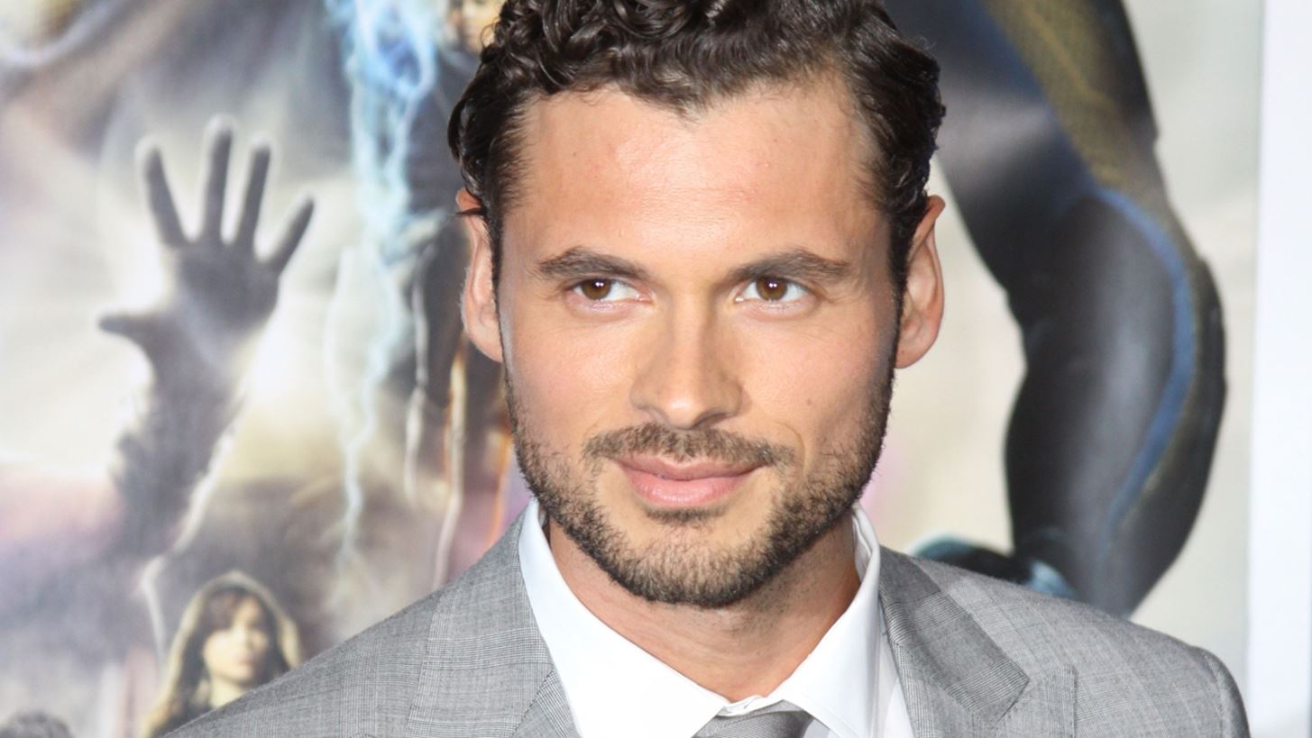 Adan Canto | &#x388;&#x3C6;&#x3C5;&#x3B3;&#x3B5; &#x3B1;&#x3C0;&#x3CC; &#x3C4;&#x3B7; &#x3B6;&#x3C9;&#x3AE; &#x3C3;&#x3B5; &#x3B7;&#x3BB;&#x3B9;&#x3BA;&#x3AF;&#x3B1; 42 &#x3B5;&#x3C4;&#x3CE;&#x3BD;