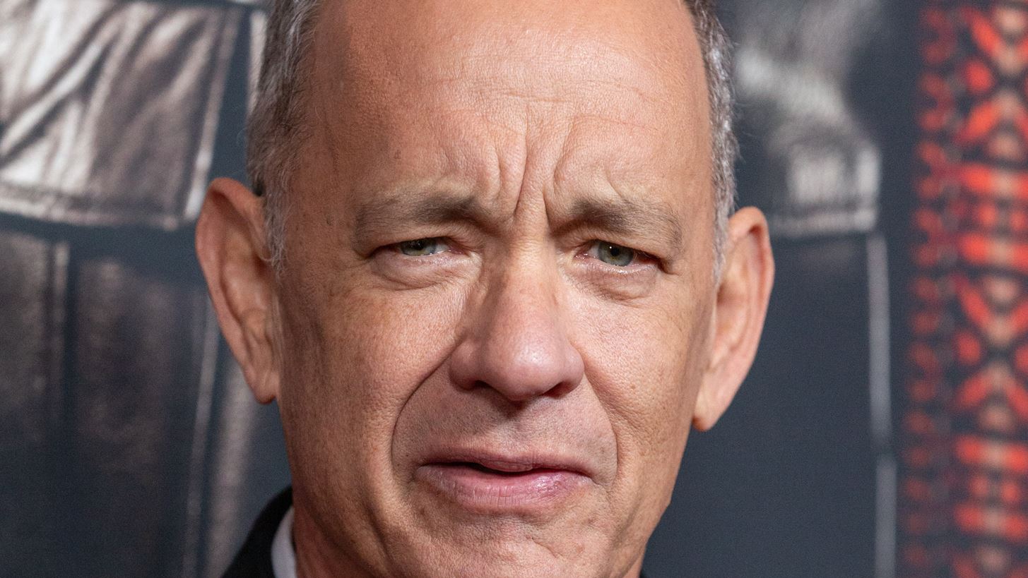 Tom Hanks | &#x397; &#x3B5;&#x3B9;&#x3BA;&#x3CC;&#x3BD;&#x3B1; &#x3C4;&#x3BF;&#x3C5; &#x3C3;&#x3C4;&#x3BF; Saturday Night Live &#x3C0;&#x3C1;&#x3BF;&#x3BA;&#x3AC;&#x3BB;&#x3B5;&#x3C3;&#x3B5; &#x3B1;&#x3BD;&#x3B7;&#x3C3;&#x3C5;&#x3C7;&#x3AF;&#x3B1; &#x3B3;&#x3B9;&#x3B1; &#x3C4;&#x3B7;&#x3BD; &#x3C5;&#x3B3;&#x3B5;&#x3AF;&#x3B1; &#x3C4;&#x3BF;&#x3C5;
