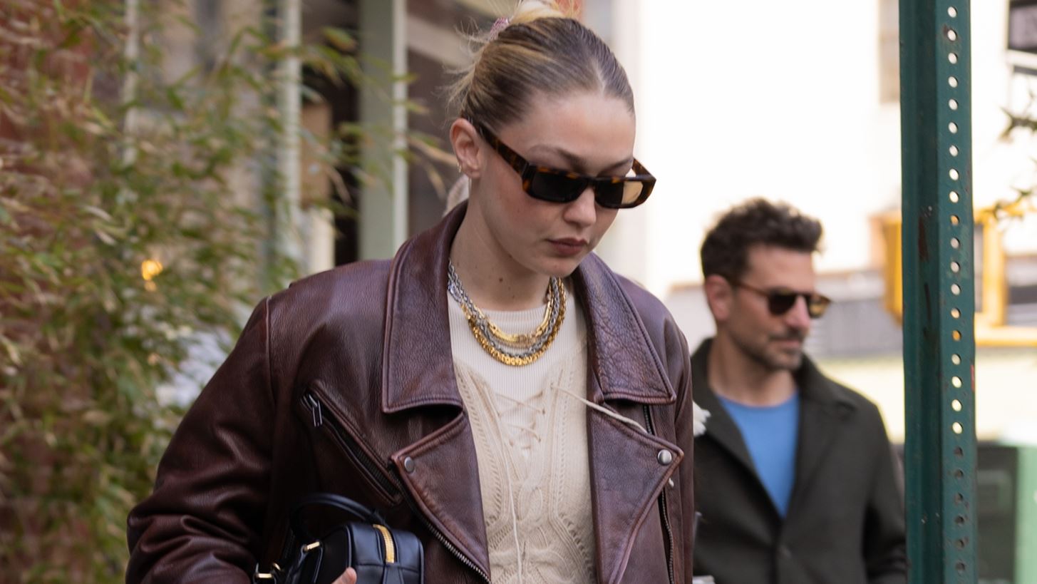 Bradley Cooper &amp; Gigi Hadid | &#x39C;&#x3B5; casual look &#x3C3;&#x3B5; &#x3B5;&#x3C3;&#x3C4;&#x3B9;&#x3B1;&#x3C4;&#x3CC;&#x3C1;&#x3B9;&#x3BF; &#x3C4;&#x3B7;&#x3C2; &#x39D;&#x3AD;&#x3B1;&#x3C2; &#x3A5;&#x3CC;&#x3C1;&#x3BA;&#x3B7;&#x3C2;