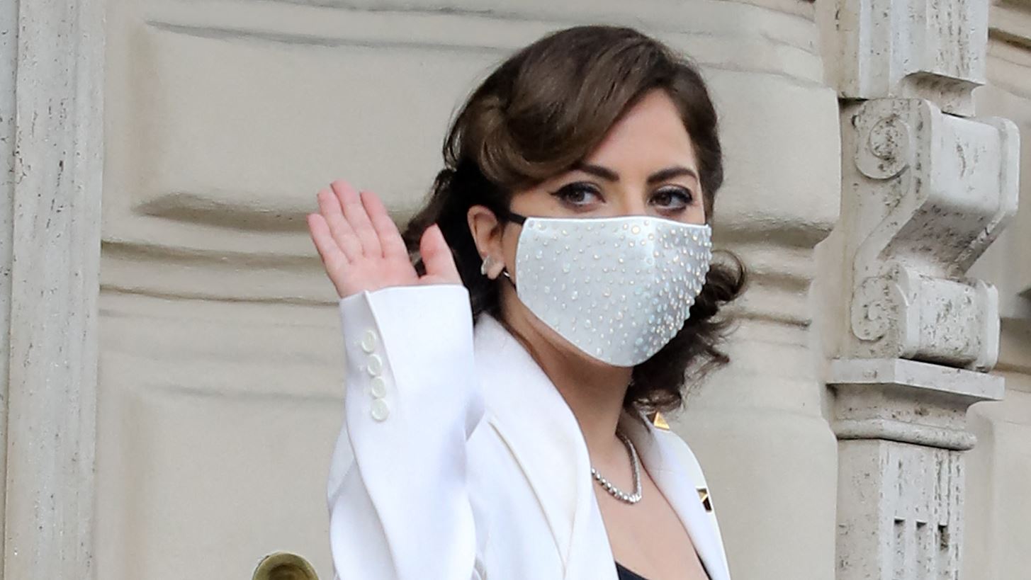 Lady Gaga | &#x397; &#x3B4;&#x3C1;&#x3B1;&#x3C3;&#x3C4;&#x3B9;&#x3BA;&#x3AE; &#x3B1;&#x3BB;&#x3BB;&#x3B1;&#x3B3;&#x3AE; &#x3C3;&#x3C4;&#x3BF; look &#x3C4;&#x3B7;&#x3C2;