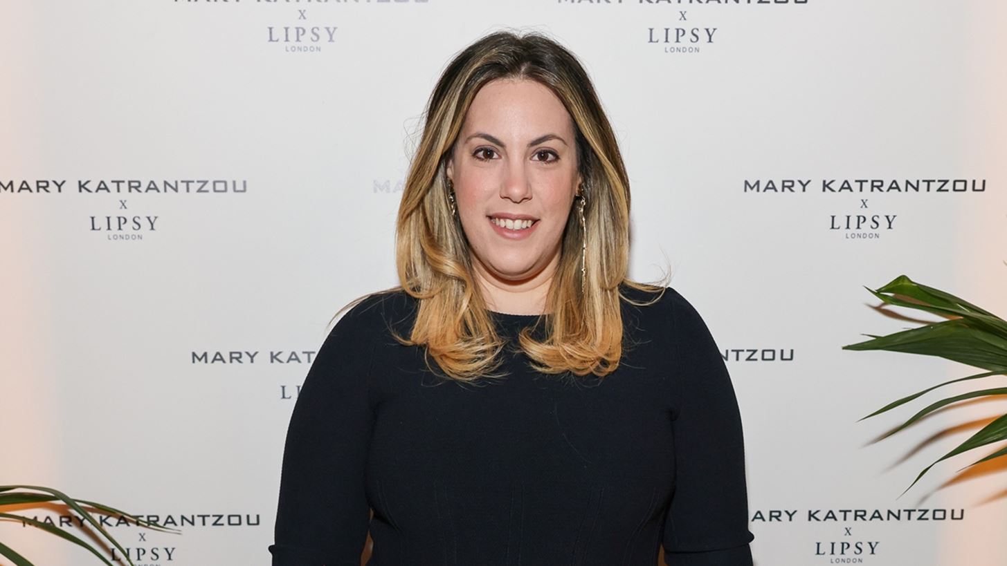 &#x397; Mary Katrantzou &#x3C3;&#x3B5; priv&#xE9; &#x3B4;&#x3B5;&#x3AF;&#x3C0;&#x3BD;&#x3BF; &#x3C3;&#x3C4;&#x3B7; &#x3A1;&#x3CE;&#x3BC;&#x3B7; &#x3BC;&#x3B5; &#x3C4;&#x3B7; Linda Evangelista &#x3BA;&#x3B1;&#x3B9; &#x3C4;&#x3B7;&#x3BD; Isabella Rosselini