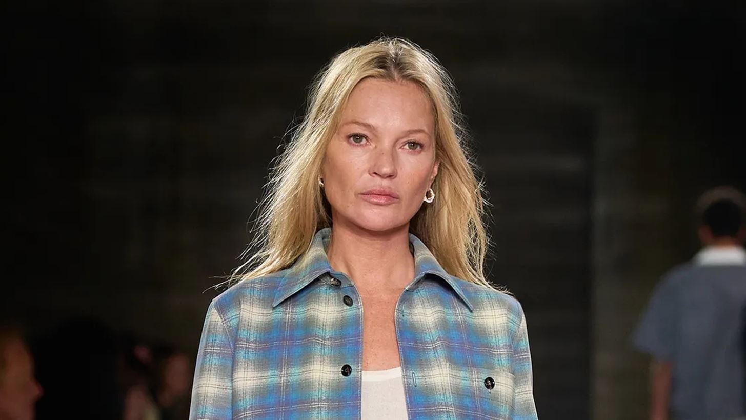 Kate Moss | &#x3A6;&#x3CC;&#x3C1;&#x3B5;&#x3C3;&#x3B5; &#x3BC;&#x3B9;&#x3B1; &#x3B1;&#x3C0;&#x3CC; &#x3C4;&#x3B9;&#x3C2; &#x3BC;&#x3B5;&#x3B3;&#x3B1;&#x3BB;&#x3CD;&#x3C4;&#x3B5;&#x3C1;&#x3B5;&#x3C2; &#x3C4;&#x3AC;&#x3C3;&#x3B5;&#x3B9;&#x3C2; &#x3C4;&#x3B7;&#x3C2; &#x3C3;&#x3B5;&#x3B6;&#x3CC;&#x3BD; &#x3C3;&#x3C4;&#x3B7;&#x3BD; &#x395;&#x3B2;&#x3B4;&#x3BF;&#x3BC;&#x3AC;&#x3B4;&#x3B1; &#x39C;&#x3CC;&#x3B4;&#x3B1;&#x3C2; &#x3C4;&#x3BF;&#x3C5; &#x3A0;&#x3B1;&#x3C1;&#x3B9;&#x3C3;&#x3B9;&#x3BF;&#x3CD;