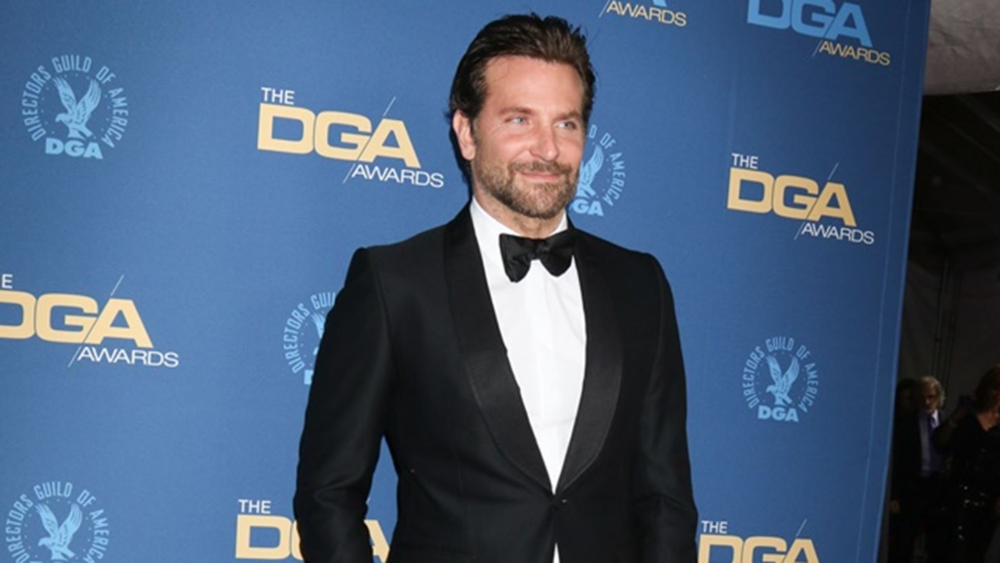 &#x39F; Bradley Cooper &#x3C0;&#x3B5;&#x3C1;&#x3C0;&#x3B1;&#x3C4;&#x3AC; &#x3C3;&#x3C4;&#x3BF;&#x3C5;&#x3C2; &#x3B4;&#x3C1;&#x3CC;&#x3BC;&#x3BF;&#x3C5;&#x3C2; &#x3C4;&#x3B7;&#x3C2; &#x39D;&#x3AD;&#x3B1;&#x3C2; &#x3A5;&#x3CC;&#x3C1;&#x3BA;&#x3B7;&#x3C2; &#x3C6;&#x3BF;&#x3C1;&#x3CE;&#x3BD;&#x3C4;&#x3B1;&#x3C2; &#x3C4;&#x3B7; &#x3C1;&#x3BF;&#x3B6; &#x3BA;&#x3BF;&#x3C1;&#x3B4;&#x3AD;&#x3BB;&#x3B1; &#x3C4;&#x3B7;&#x3C2; &#x3BA;&#x3CC;&#x3C1;&#x3B7;&#x3C2; &#x3C4;&#x3BF;&#x3C5;