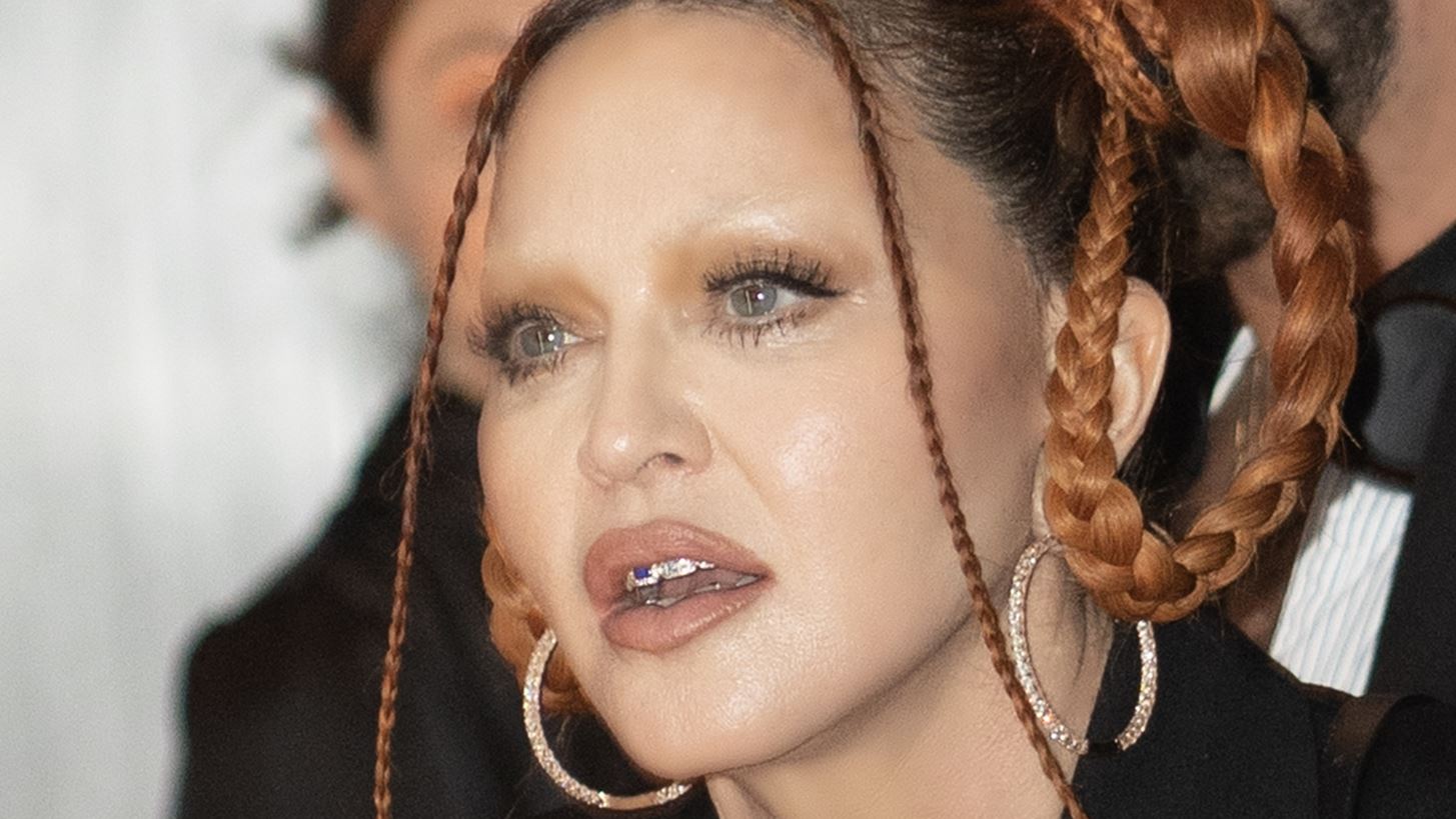 Madonna | &#x395;&#x3C5;&#x3C7;&#x3B1;&#x3C1;&#x3B9;&#x3C3;&#x3C4;&#x3B5;&#x3AF; &#x3C4;&#x3B1; &#x3C0;&#x3B1;&#x3B9;&#x3B4;&#x3B9;&#x3AC; &#x3C4;&#x3B7;&#x3C2; &#x3AD;&#x3BD;&#x3B1;&#x3BD; &#x3BC;&#x3AE;&#x3BD;&#x3B1; &#x3BC;&#x3B5;&#x3C4;&#x3AC; &#x3C4;&#x3B7; &#x3BD;&#x3BF;&#x3C3;&#x3B7;&#x3BB;&#x3B5;&#x3AF;&#x3B1; &#x3C4;&#x3B7;&#x3C2;