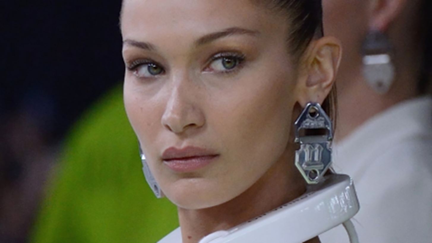 Η Bella Hadid μάς δείχνει τι έχει στο ψυγείο της!
