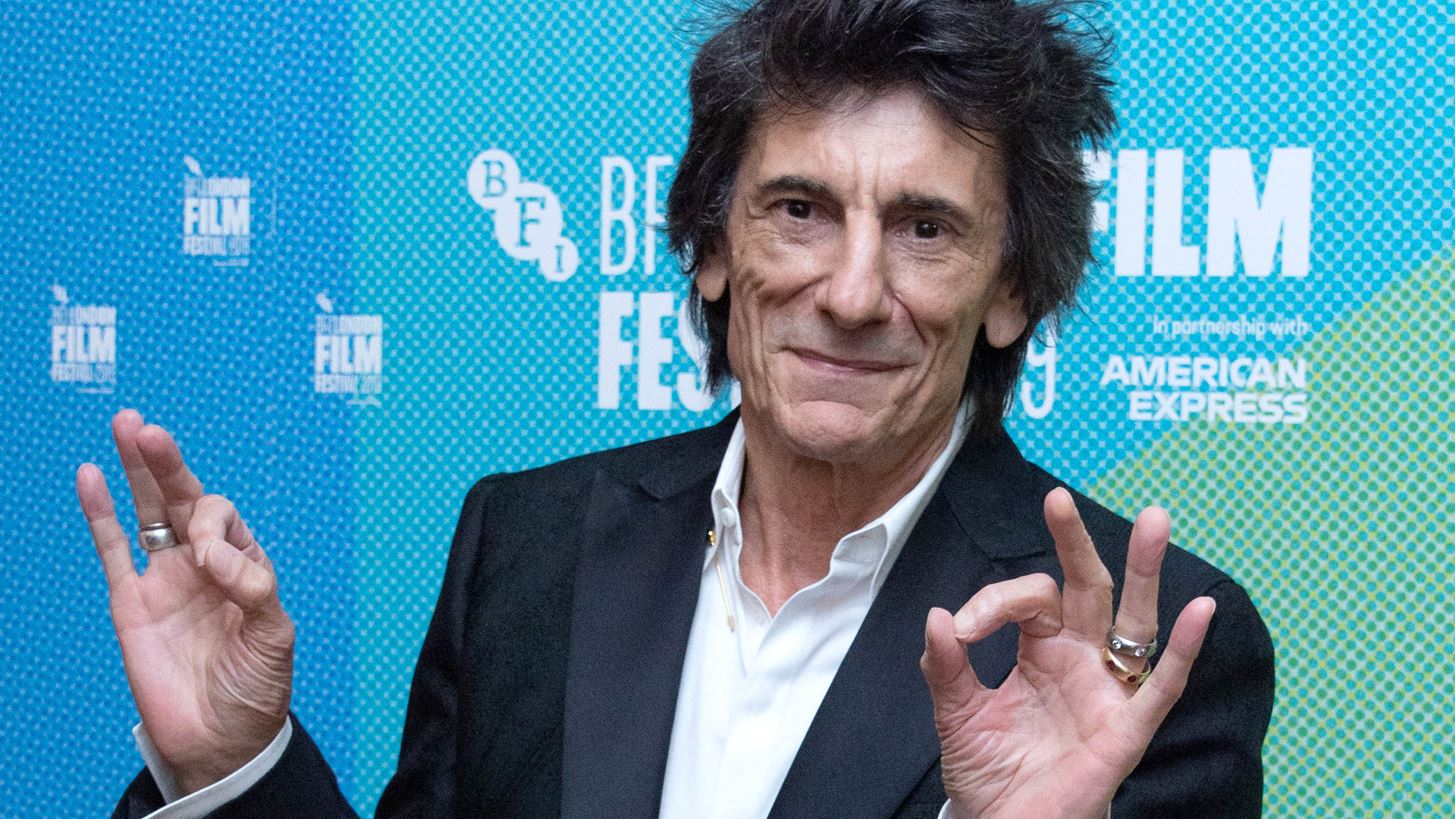 Ronnie Wood | &#x39F; &#x3BA;&#x3B9;&#x3B8;&#x3B1;&#x3C1;&#x3AF;&#x3C3;&#x3C4;&#x3B1;&#x3C2; &#x3C4;&#x3C9;&#x3BD; Rolling Stones &#x3BD;&#x3AF;&#x3BA;&#x3B7;&#x3C3;&#x3B5; &#x3B3;&#x3B9;&#x3B1; &#x3B4;&#x3B5;&#x3CD;&#x3C4;&#x3B5;&#x3C1;&#x3B7; &#x3C6;&#x3BF;&#x3C1;&#x3AC; &#x3C4;&#x3BF;&#x3BD; &#x3BA;&#x3B1;&#x3C1;&#x3BA;&#x3AF;&#x3BD;&#x3BF;