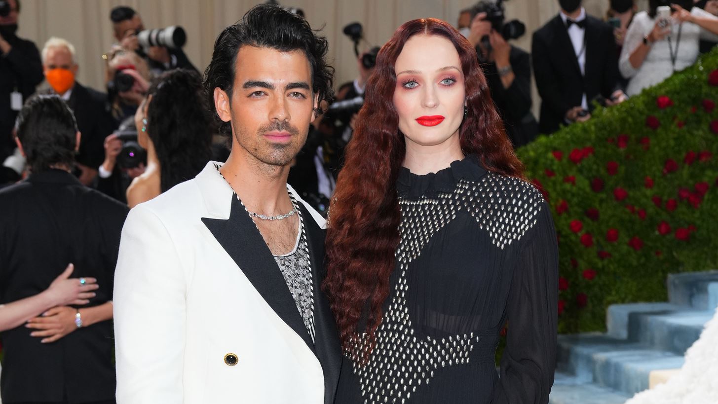 Joe Jonas | &#x3A4;&#x3BF; &#x3C0;&#x3C1;&#x3CE;&#x3C4;&#x3BF; &#x3C3;&#x3C7;&#x3CC;&#x3BB;&#x3B9;&#x3BF; &#x3B3;&#x3B9;&#x3B1; &#x3C4;&#x3BF;&#x3BD; &#x3C7;&#x3C9;&#x3C1;&#x3B9;&#x3C3;&#x3BC;&#x3CC; &#x3C4;&#x3BF;&#x3C5; &#x3BC;&#x3B5; &#x3C4;&#x3B7;&#x3BD; Sophie Turner