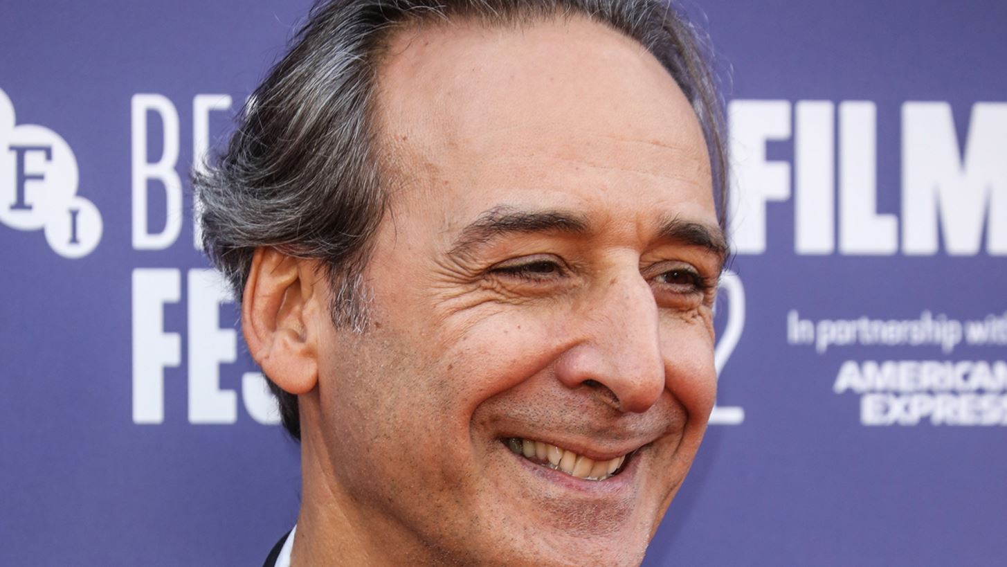 Alexandre Desplat: &quot;&#x398;&#x3AD;&#x3BB;&#x3C9; &#x3BD;&#x3B1; &#x3B3;&#x3C1;&#x3AC;&#x3C8;&#x3C9; &#x3BC;&#x3BF;&#x3C5;&#x3C3;&#x3B9;&#x3BA;&#x3AE; &#x3B3;&#x3B9;&#x3B1; &#x3BC;&#x3B9;&#x3B1; &#x3B5;&#x3BB;&#x3BB;&#x3B7;&#x3BD;&#x3B9;&#x3BA;&#x3AE; &#x3C4;&#x3B1;&#x3B9;&#x3BD;&#x3AF;&#x3B1;&quot;