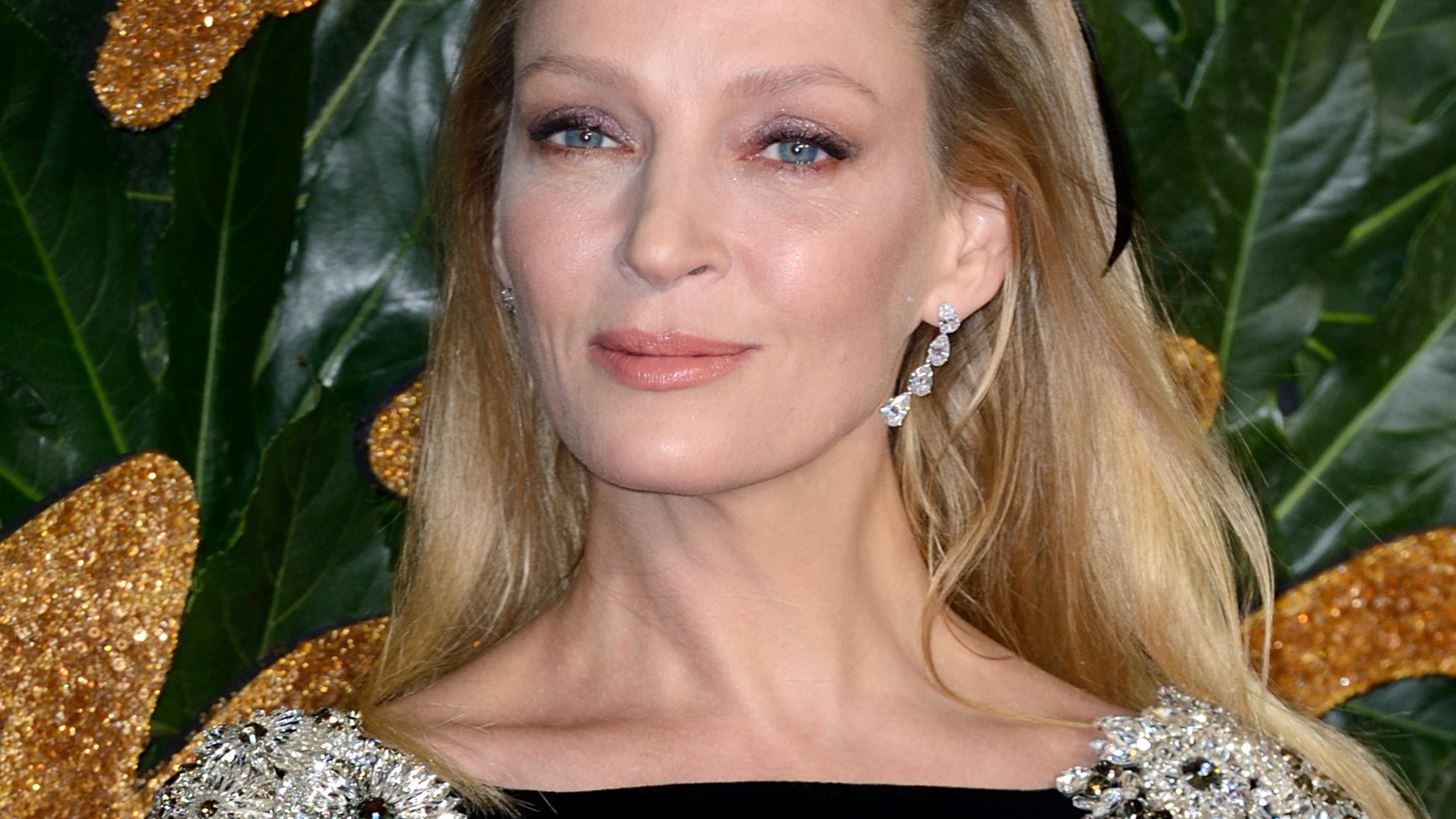 &#x397; Uma Thurman &#x3C6;&#x3C9;&#x3C4;&#x3BF;&#x3B3;&#x3C1;&#x3B1;&#x3C6;&#x3AF;&#x3B6;&#x3B5;&#x3C4;&#x3B1;&#x3B9; &#x3BC;&#x3B1;&#x3B6;&#x3AF; &#x3BC;&#x3B5; &#x3C4;&#x3B9;&#x3C2; &#x3BA;&#x3CC;&#x3C1;&#x3B5;&#x3C2; &#x3C4;&#x3B7;&#x3C2;