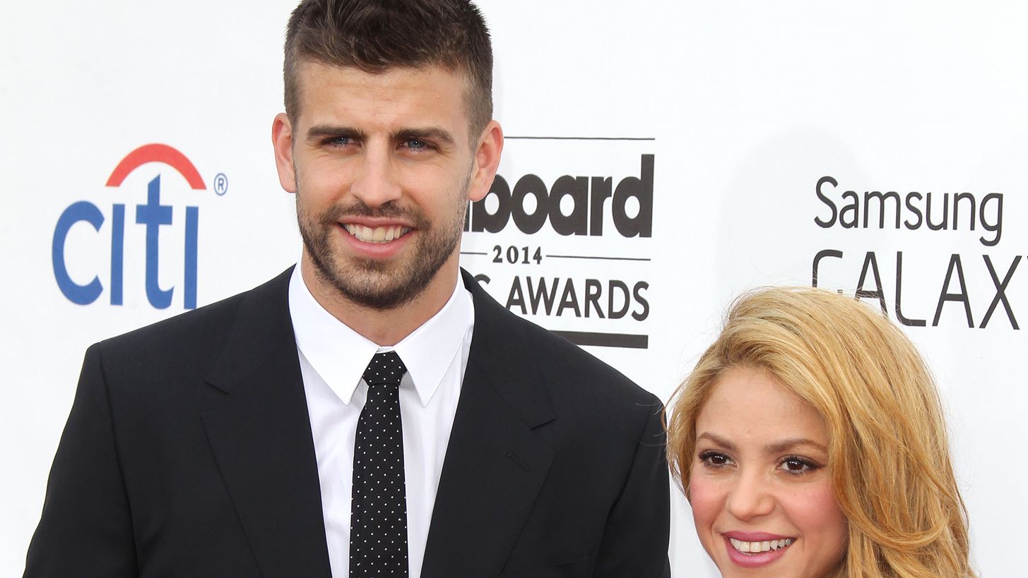 &#x3A0;&#x3CE;&#x3C2; &#x3B7; Shakira &#x3B1;&#x3BD;&#x3B1;&#x3BA;&#x3AC;&#x3BB;&#x3C5;&#x3C8;&#x3B5; &#x3CC;&#x3C4;&#x3B9; &#x3BF; Piqu&#xE9; &#x3C4;&#x3B7;&#x3BD; &#x3B1;&#x3C0;&#x3B1;&#x3C4;&#x3AC; &#x3C7;&#x3AC;&#x3C1;&#x3B7; &#x3C3;&#x3B5; &#x3AD;&#x3BD;&#x3B1; &#x3B2;&#x3AC;&#x3B6;&#x3BF; &#x3BC;&#x3B5; &#x3BC;&#x3B1;&#x3C1;&#x3BC;&#x3B5;&#x3BB;&#x3AC;&#x3B4;&#x3B1;