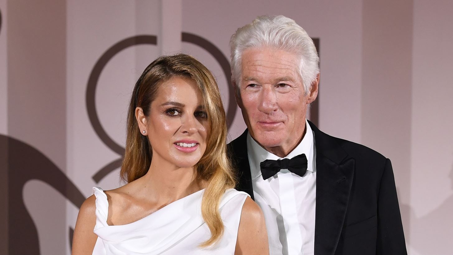 Richard Gere - Alejandra Silva | &#x397; &#x3B1;&#x3BD;&#x3B1;&#x3C0;&#x3AC;&#x3BD;&#x3C4;&#x3B5;&#x3C7;&#x3B7; &#x3B1;&#x3C0;&#x3BF;&#x3BA;&#x3AC;&#x3BB;&#x3C5;&#x3C8;&#x3B7; &#x3B3;&#x3B9;&#x3B1; &#x3C4;&#x3B7;&#x3BD; &#x3B3;&#x3BD;&#x3C9;&#x3C1;&#x3B9;&#x3BC;&#x3AF;&#x3B1; &#x3C4;&#x3BF;&#x3C5;&#x3C2;