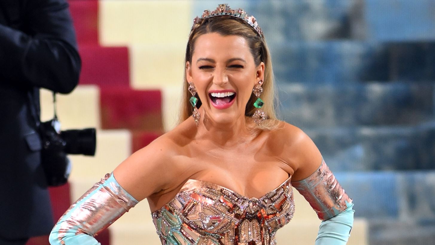 Blake Lively | &#x397; &#x3BC;&#x3B9;&#x3BA;&#x3C1;&#x3AE; &#x3C0;&#x3B1;&#x3C1;&#x3B1;&#x3B2;&#x3AF;&#x3B1;&#x3C3;&#x3B7; &#x3C0;&#x3BF;&#x3C5; &#x3AD;&#x3BA;&#x3B1;&#x3BD;&#x3B5; &#x3B3;&#x3B9;&#x3B1; &#x3C4;&#x3BF; iconic &#x3C6;&#x3CC;&#x3C1;&#x3B5;&#x3BC;&#x3B1; &#x3C4;&#x3BF;&#x3C5; Met Gala &#x3C0;&#x3BF;&#x3C5; &#x3B5;&#x3BA;&#x3C4;&#x3AF;&#x3B8;&#x3B5;&#x3C4;&#x3B1;&#x3B9; &#x3C3;&#x3C4;&#x3BF; Kesnighton