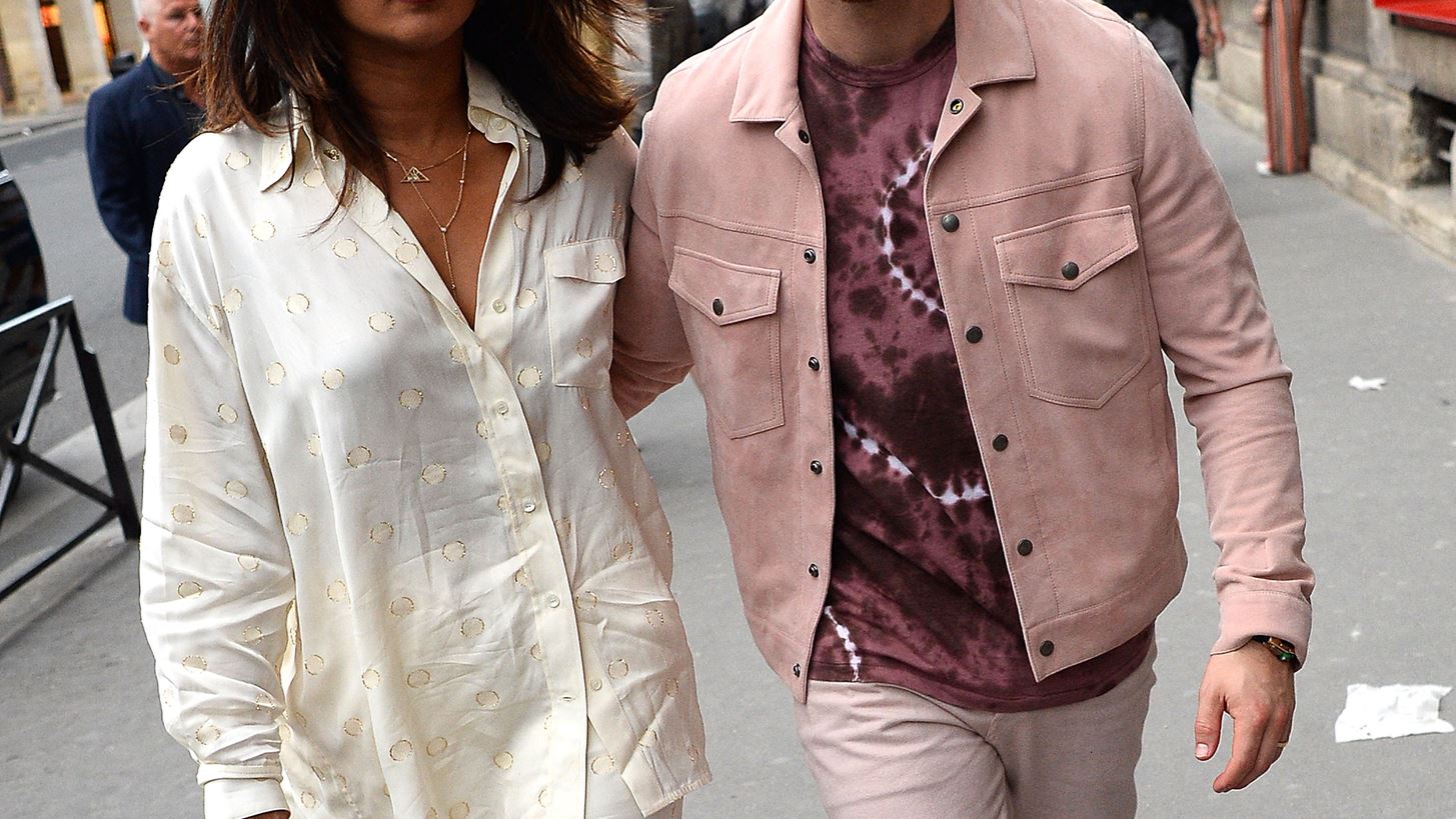 Priyanka Chopra &amp; Nick Jonas: &#x3A0;&#x3BF;&#x3CD; &#x3C4;&#x3BF;&#x3C5;&#x3C2; &#x3B5;&#x3BD;&#x3C4;&#x3CC;&#x3C0;&#x3B9;&#x3C3;&#x3B5; &#x3BF; &#x3C6;&#x3C9;&#x3C4;&#x3BF;&#x3B3;&#x3C1;&#x3B1;&#x3C6;&#x3B9;&#x3BA;&#x3CC;&#x3C2; &#x3C6;&#x3B1;&#x3BA;&#x3CC;&#x3C2;;